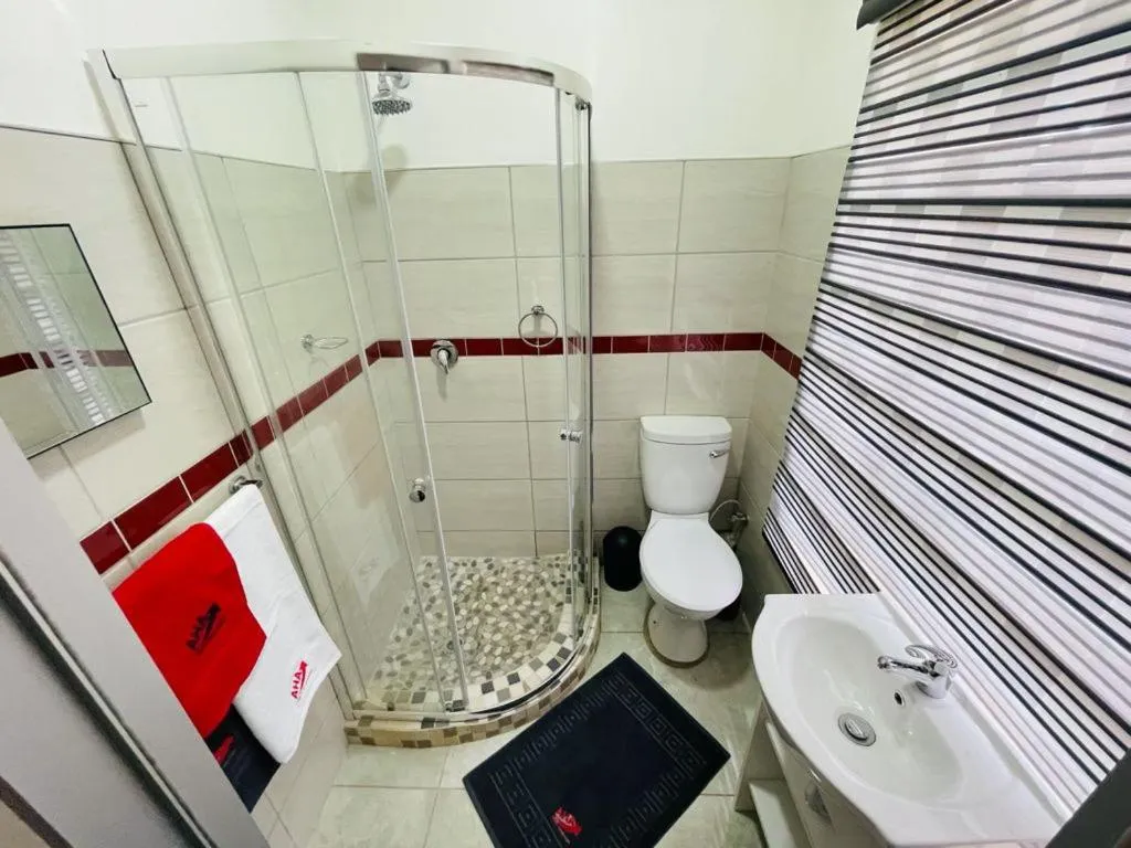 Shower in Ithonsi Guesthouse