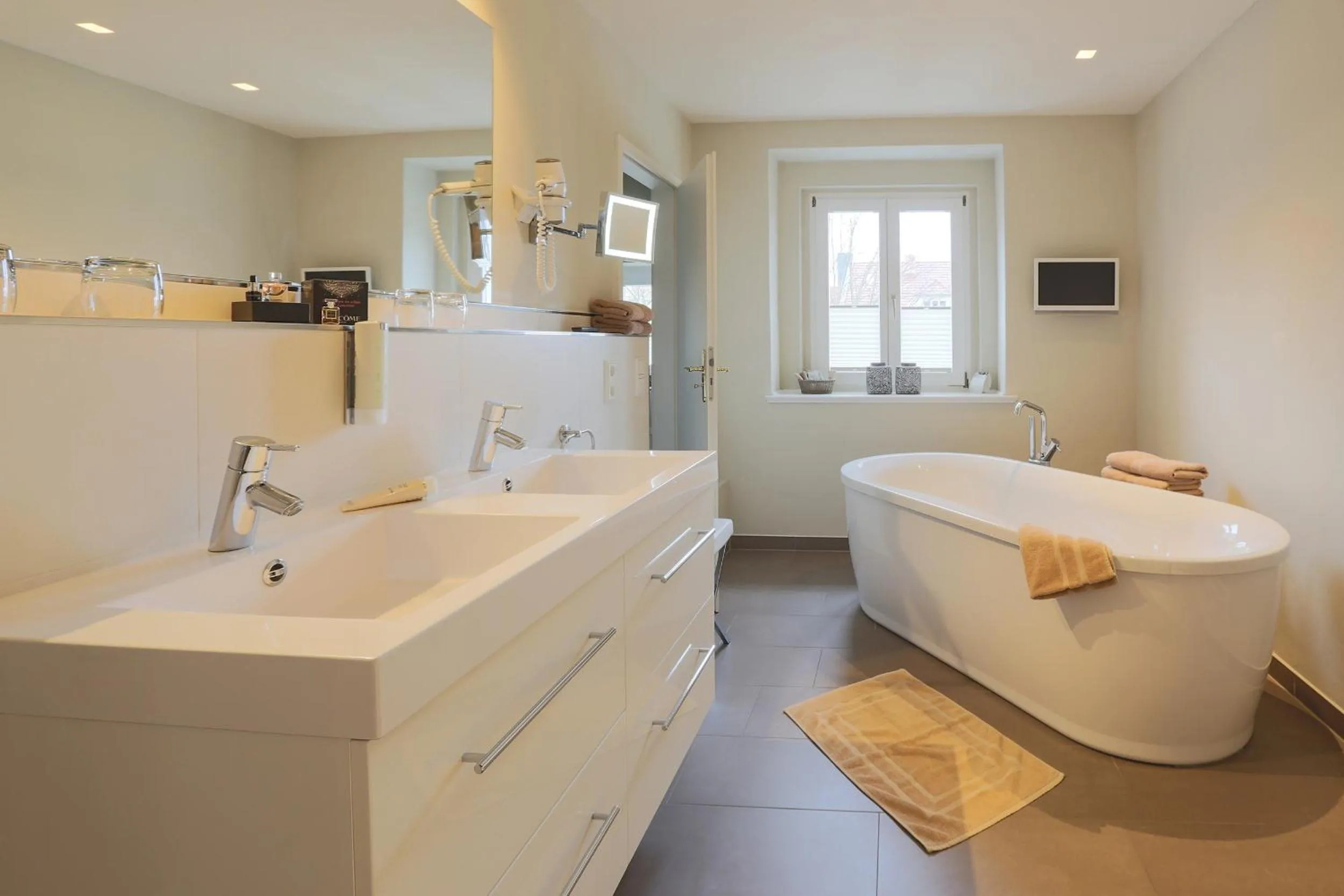 Bathroom in Romantik Hotel am Brühl