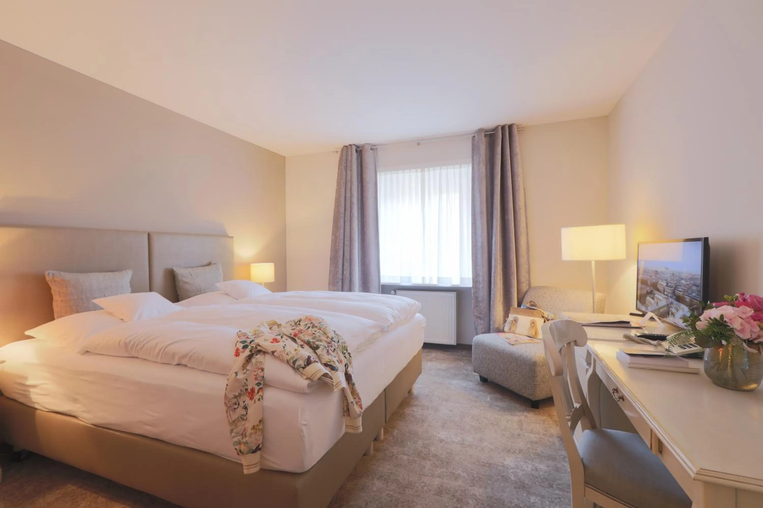 Photo of the whole room, Bed in Romantik Hotel am Brühl