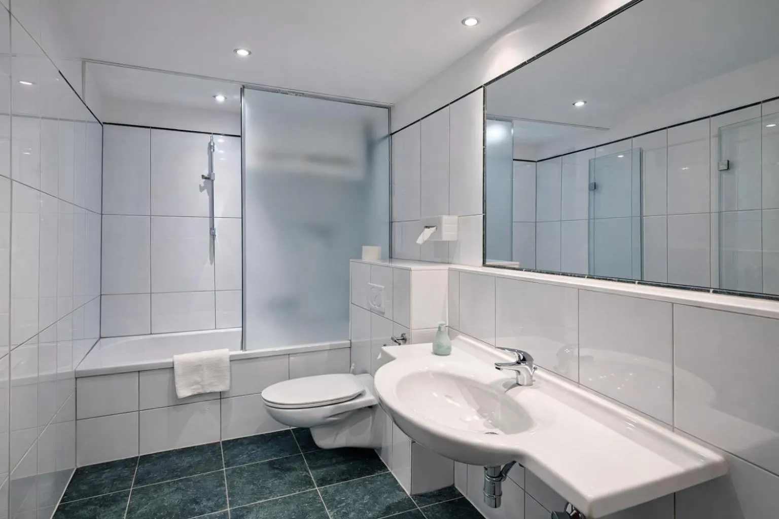 Toilet in Stadthotel Kramer