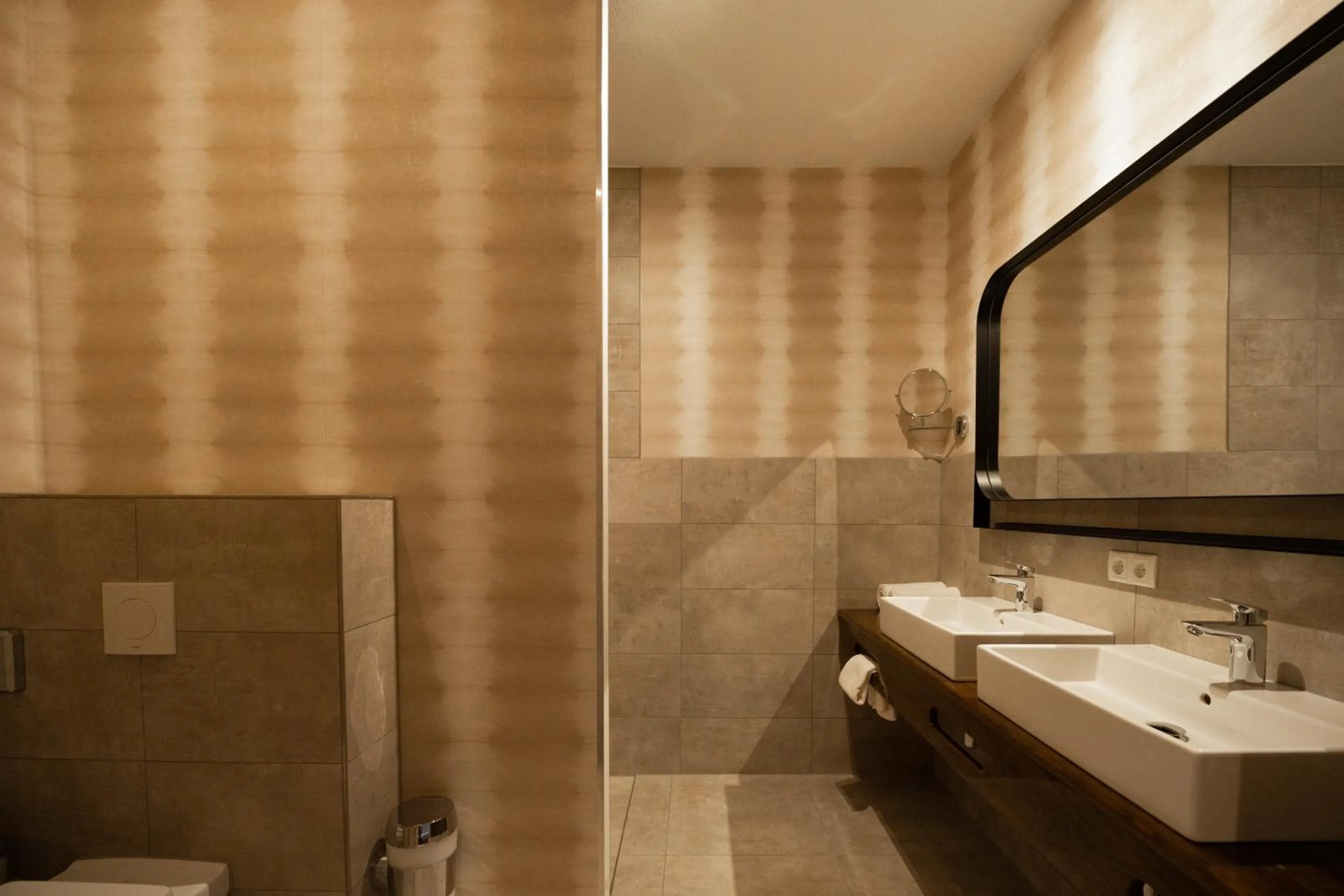 Shower in Hotel Ter Zand - Handwritten Collection