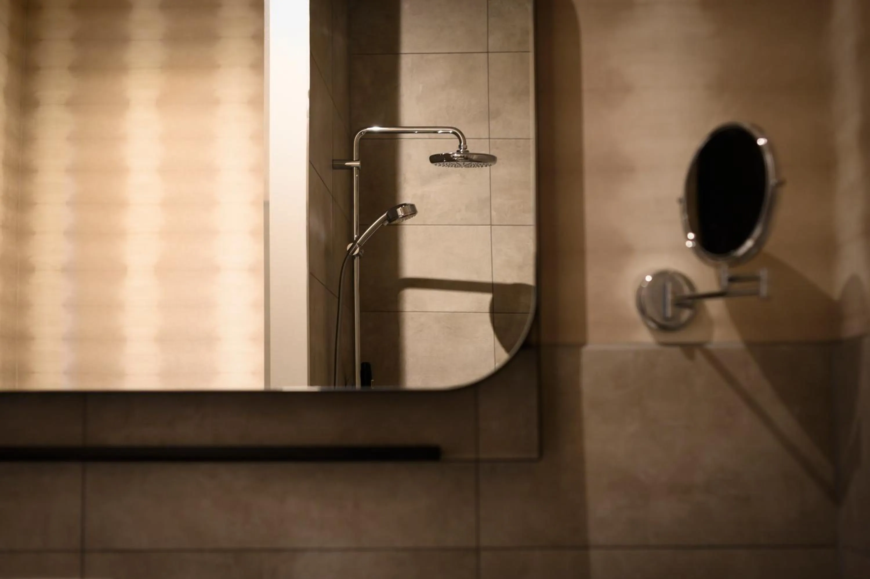 Shower in Hotel Ter Zand - Handwritten Collection