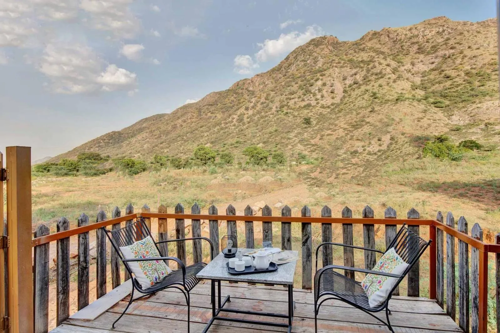 Mountain view in Foothill Pushkar Resort