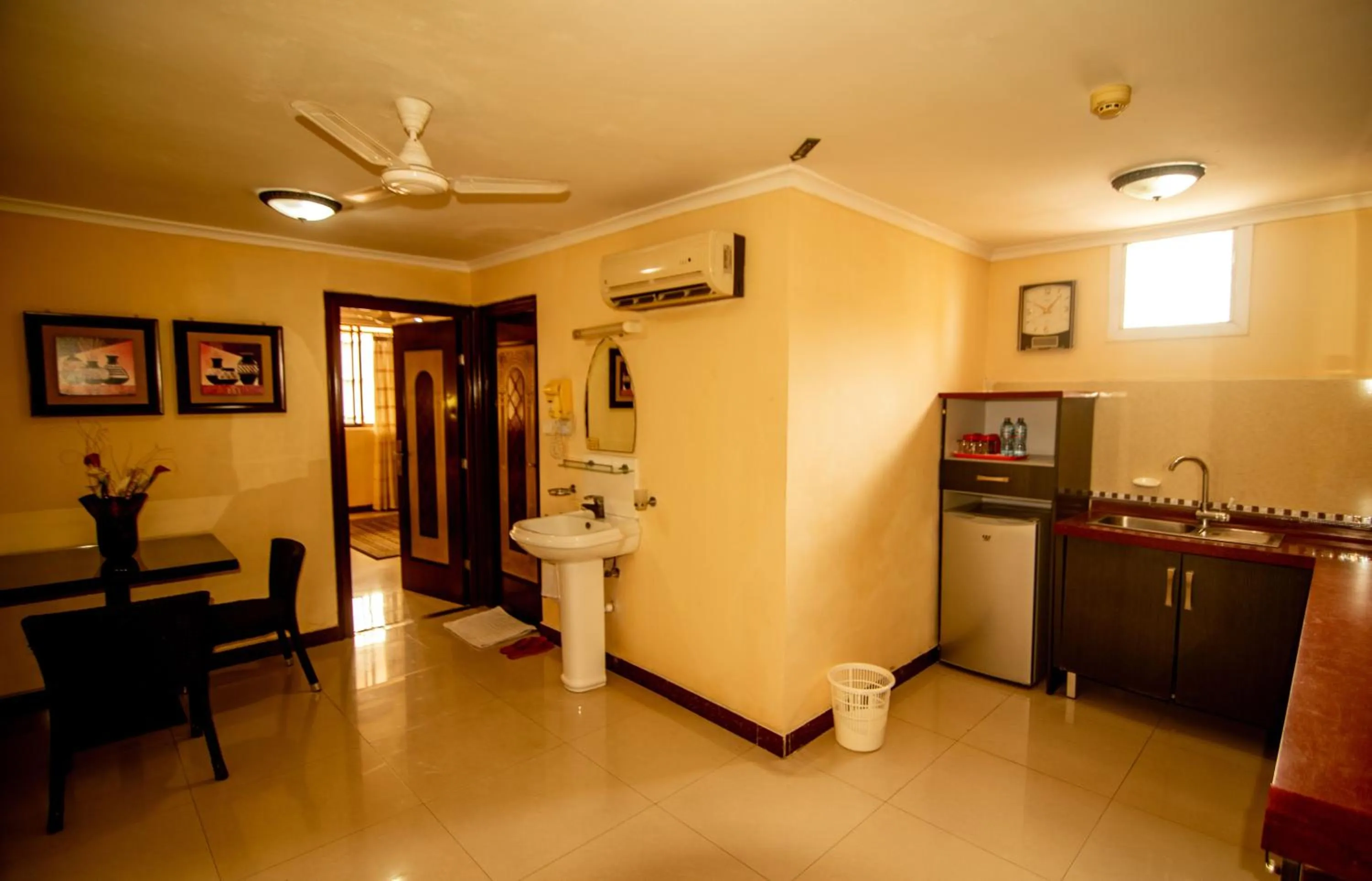 Kitchen or kitchenette in Urban Rose Hotel & Apartments