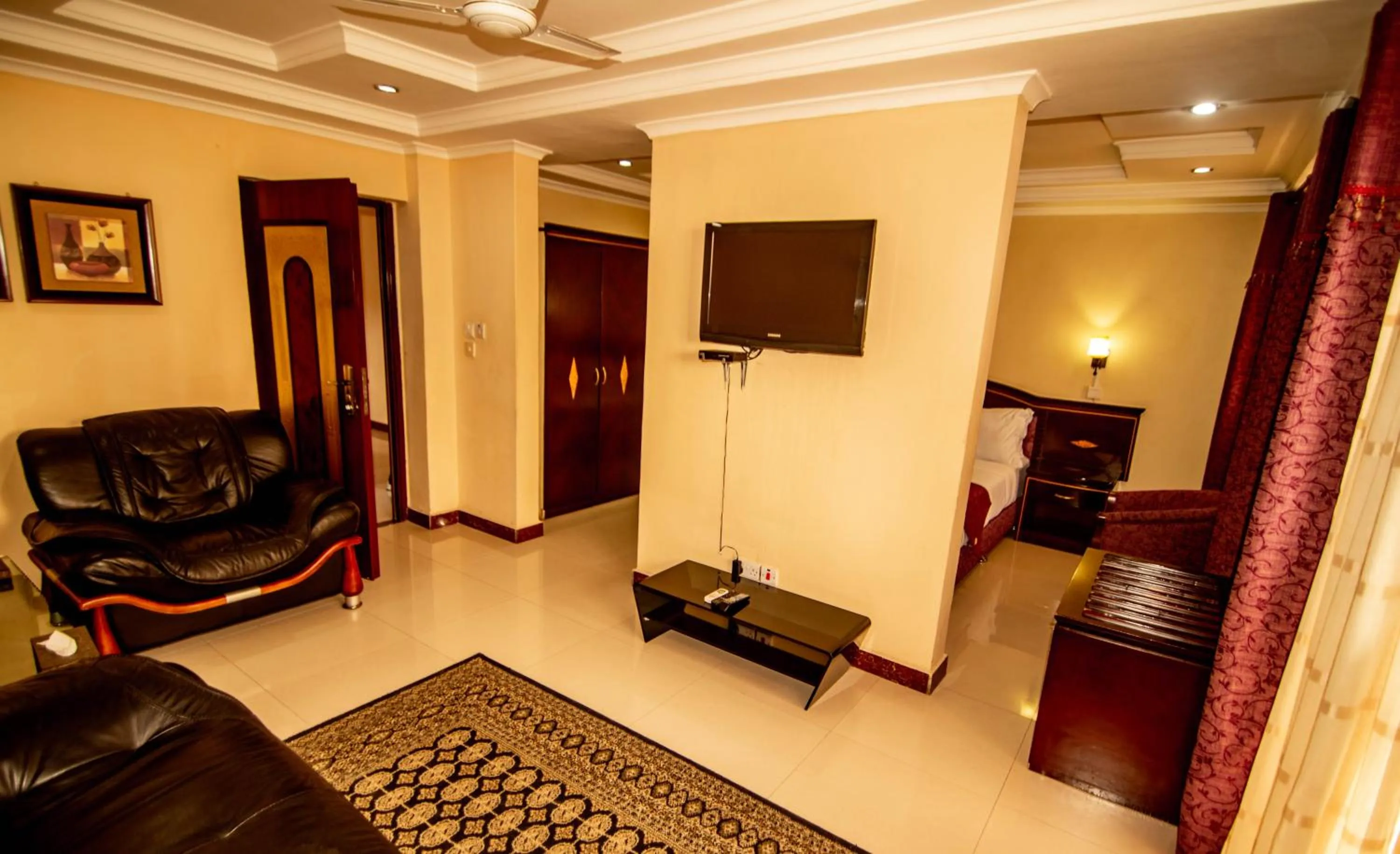 TV and multimedia in Urban Rose Hotel & Apartments