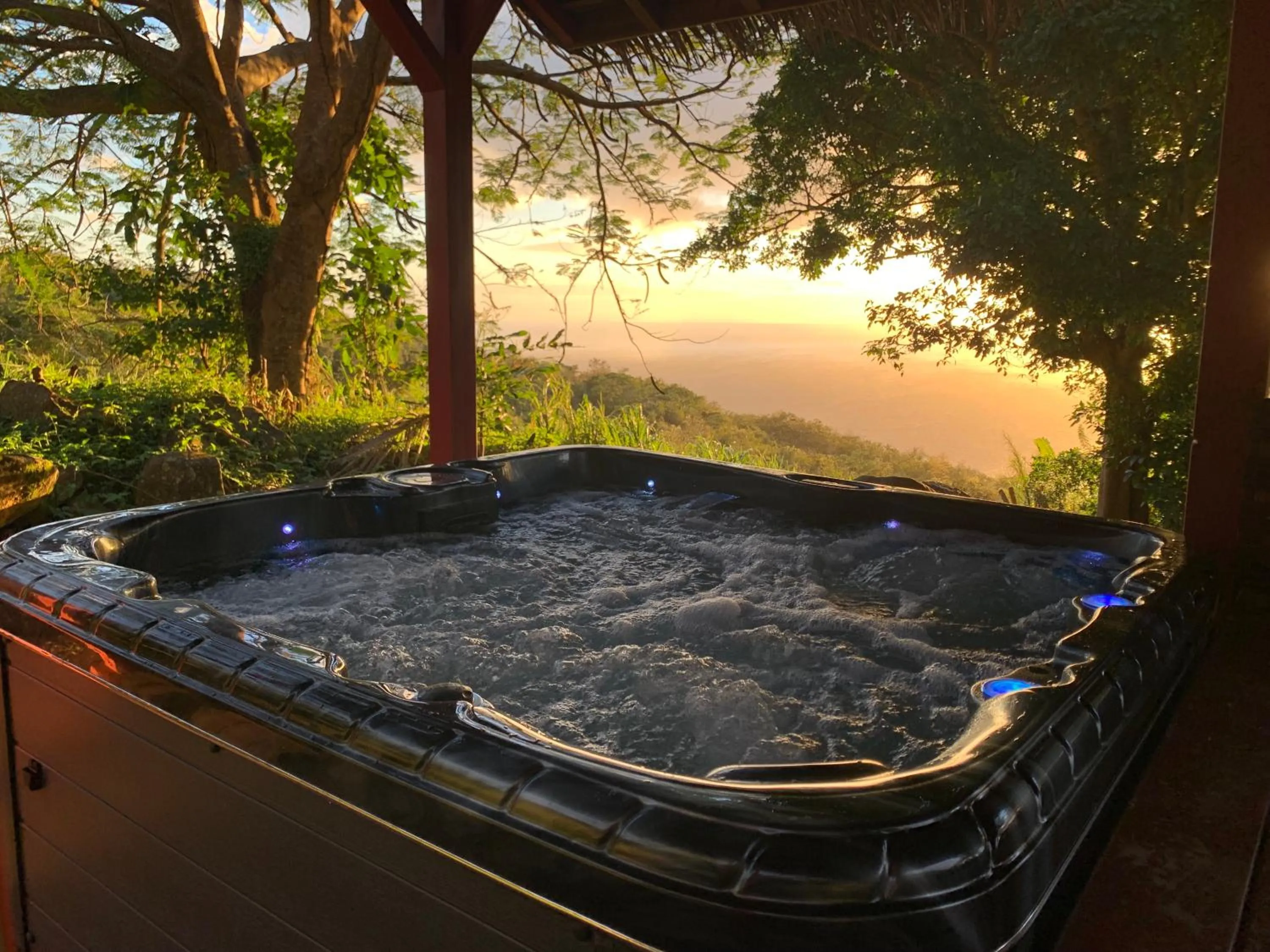 Hot Tub in TropicAngel ECOLODGE de Charme