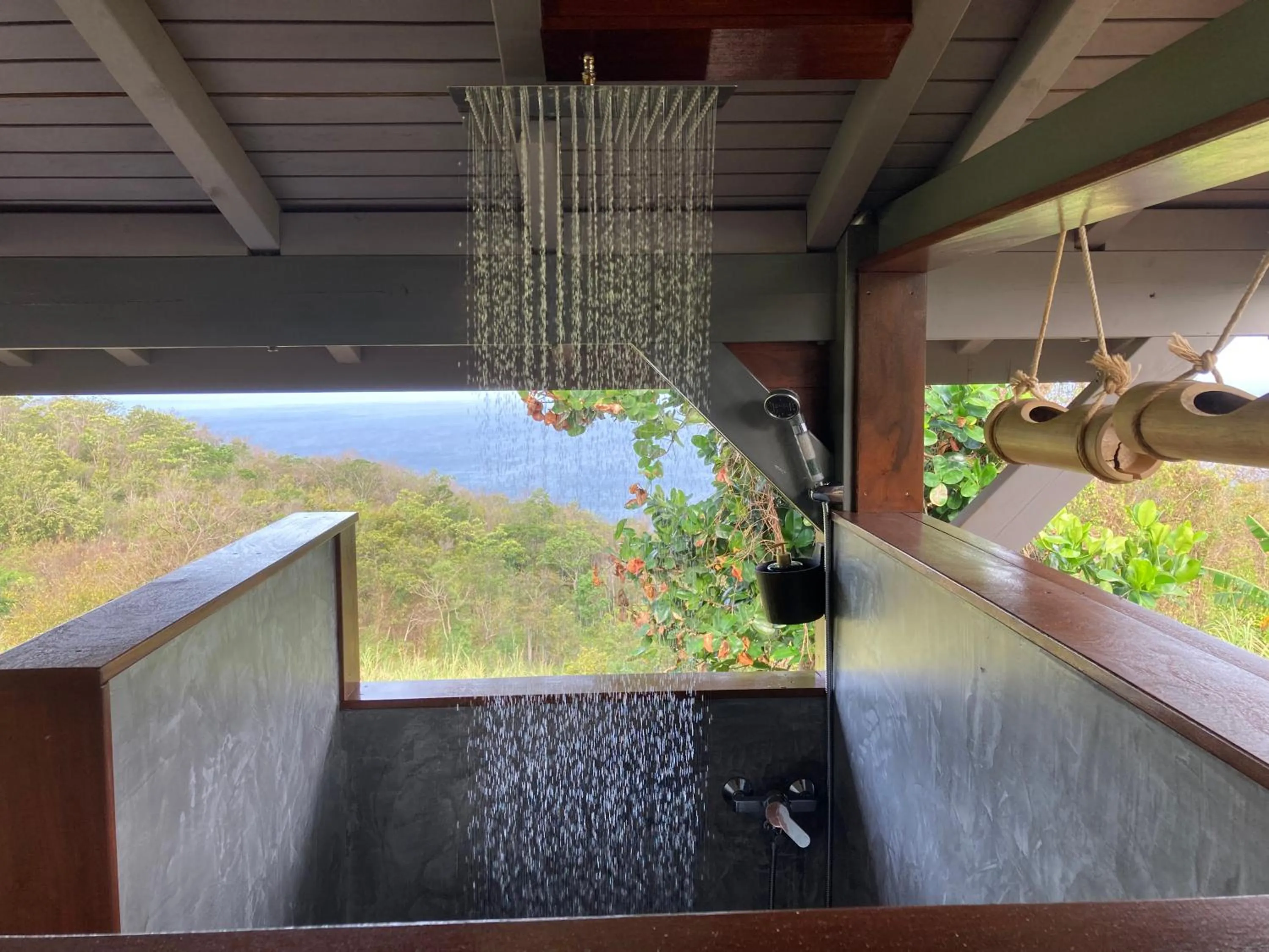 Shower in TropicAngel ECOLODGE de Charme