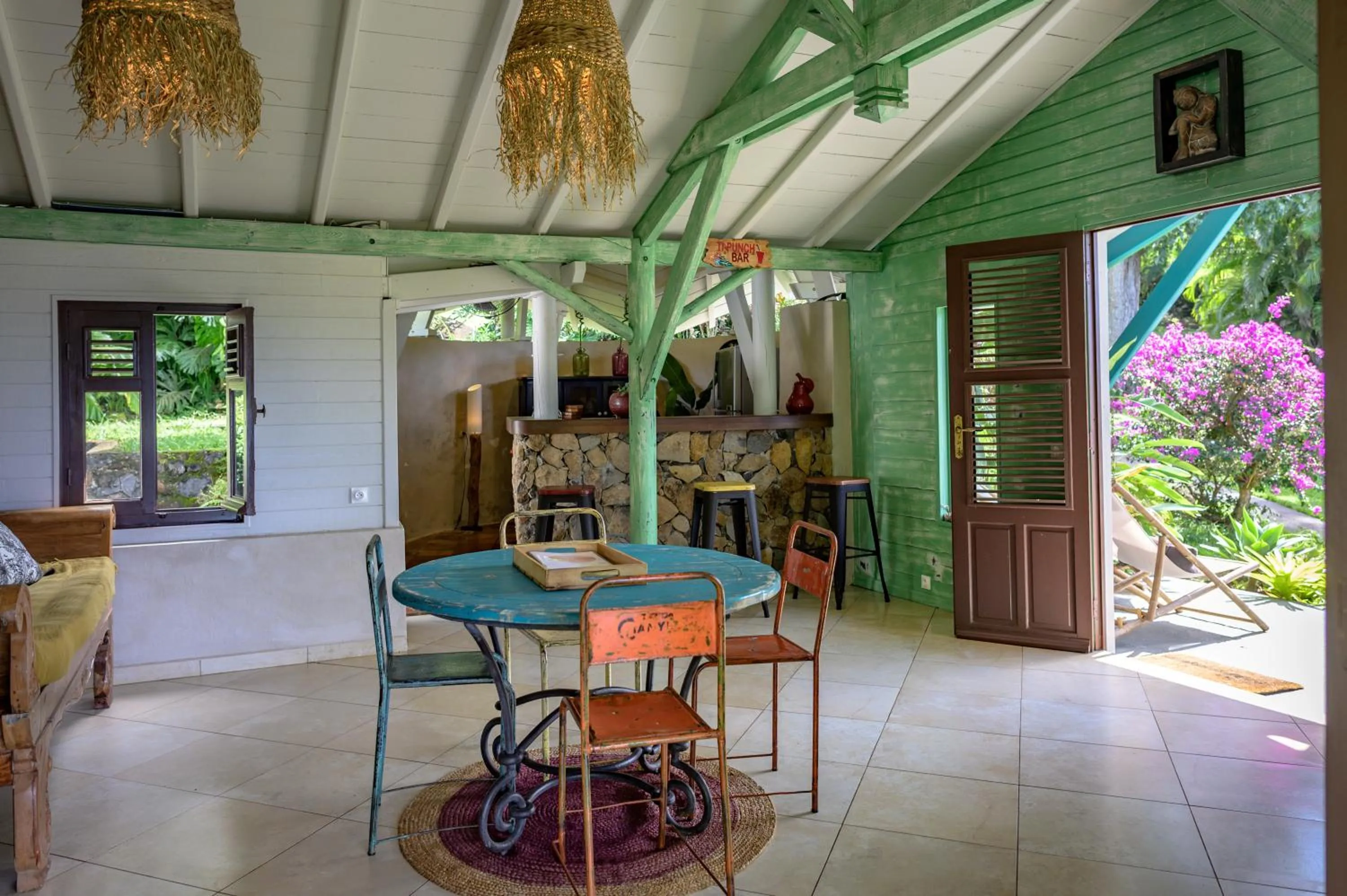 Dining area in TropicAngel ECOLODGE de Charme