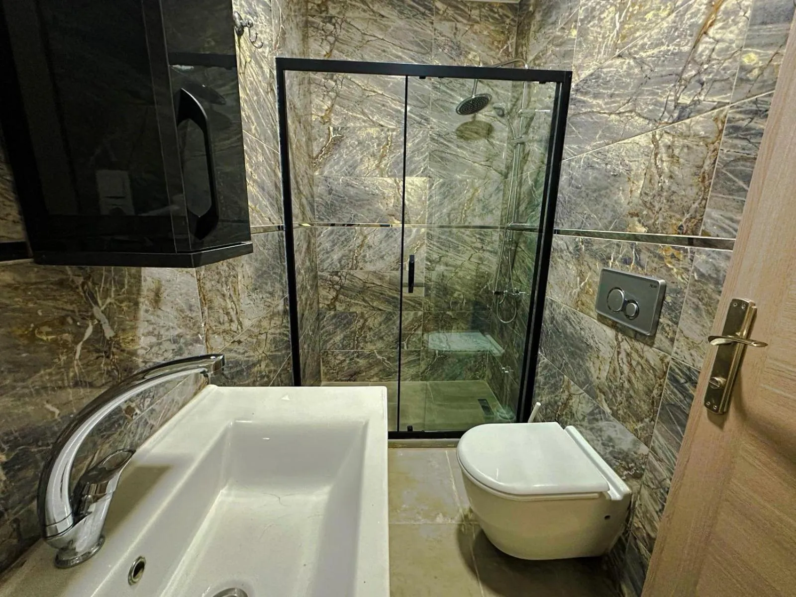 Shower in Sisli House By Remar Holding