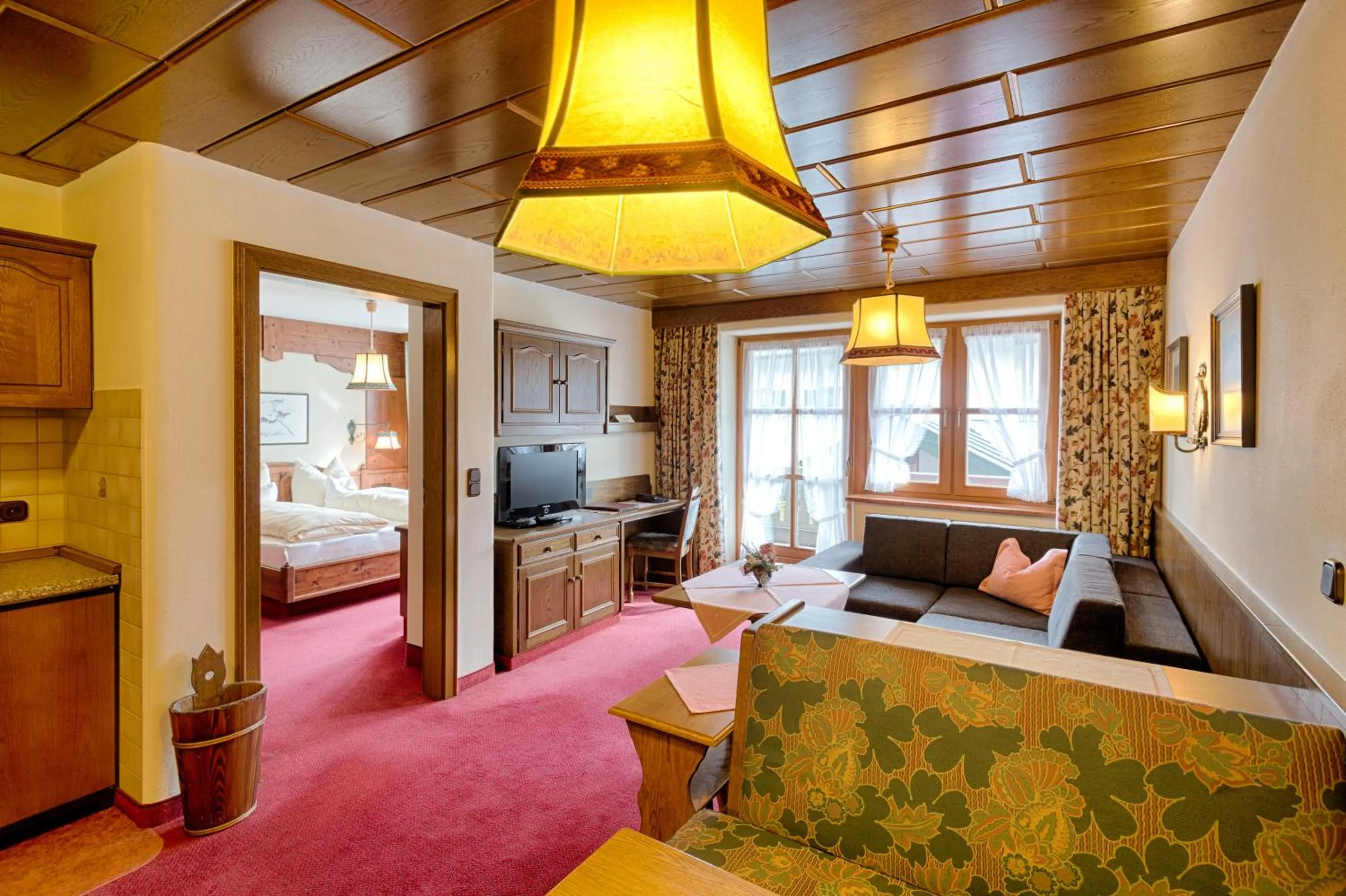 Living room, Bed in Hotel zur Post