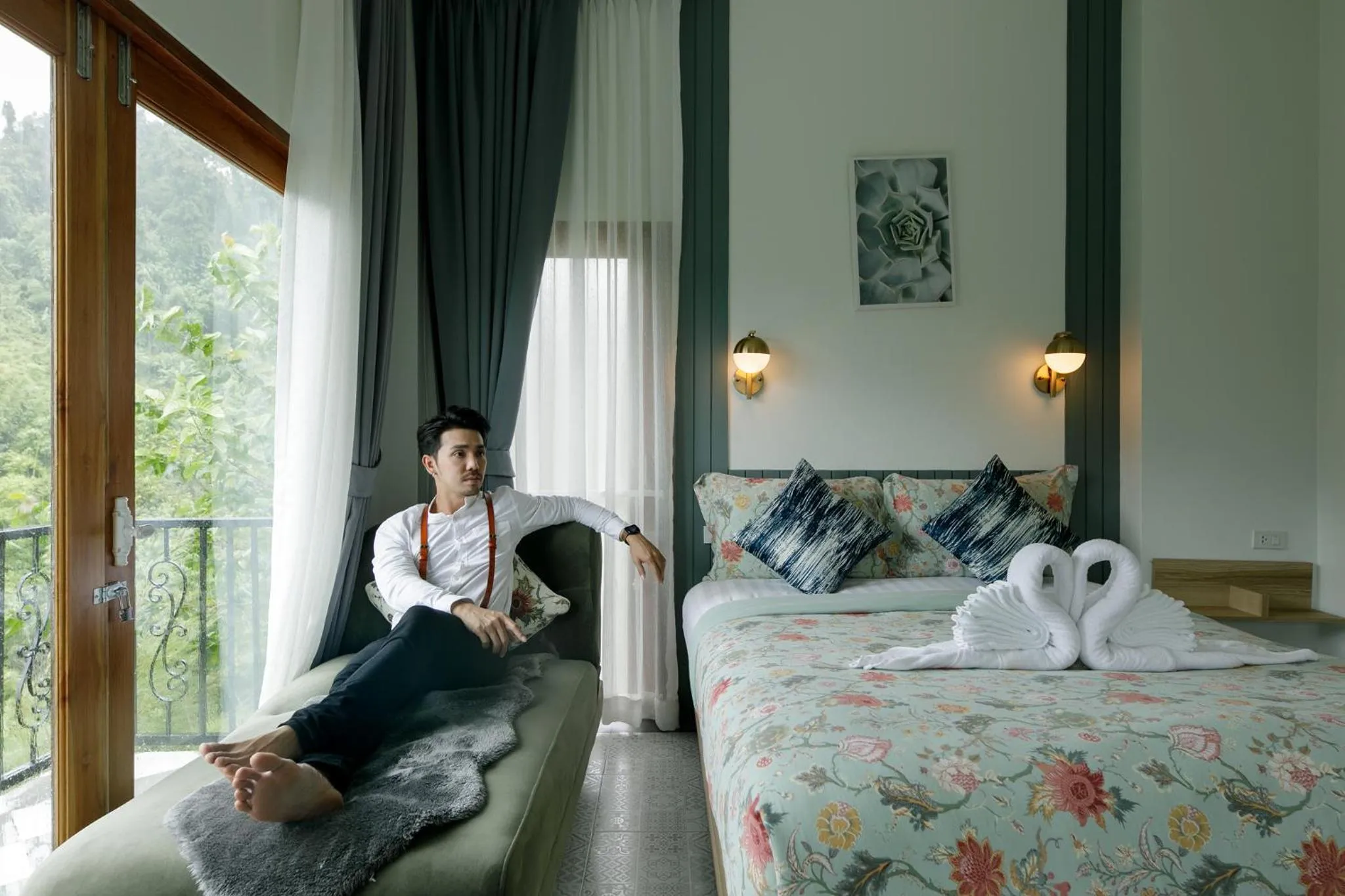 Bed in Magical Mountain View Resort