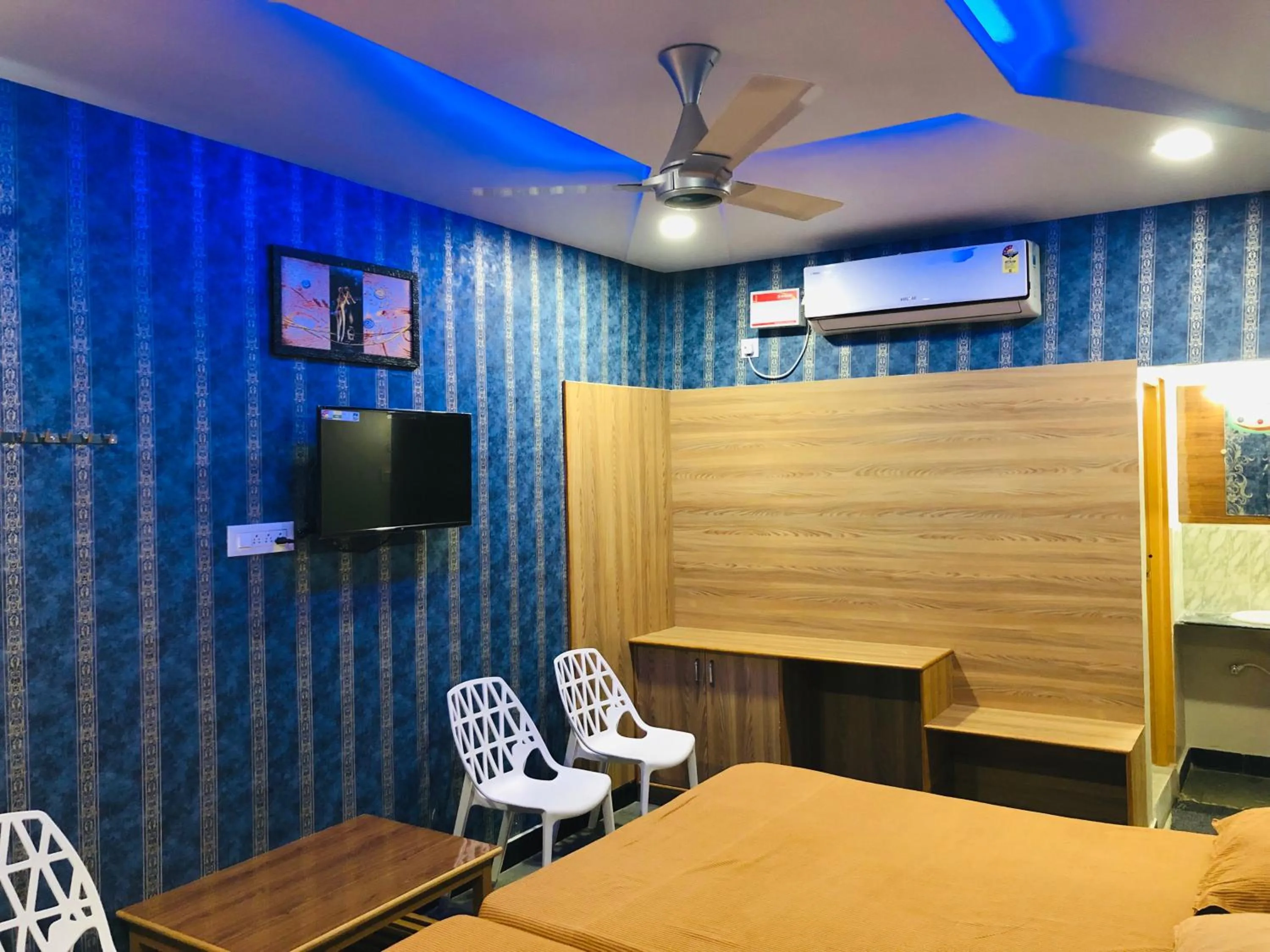 Bed in C M HOTEL NEW