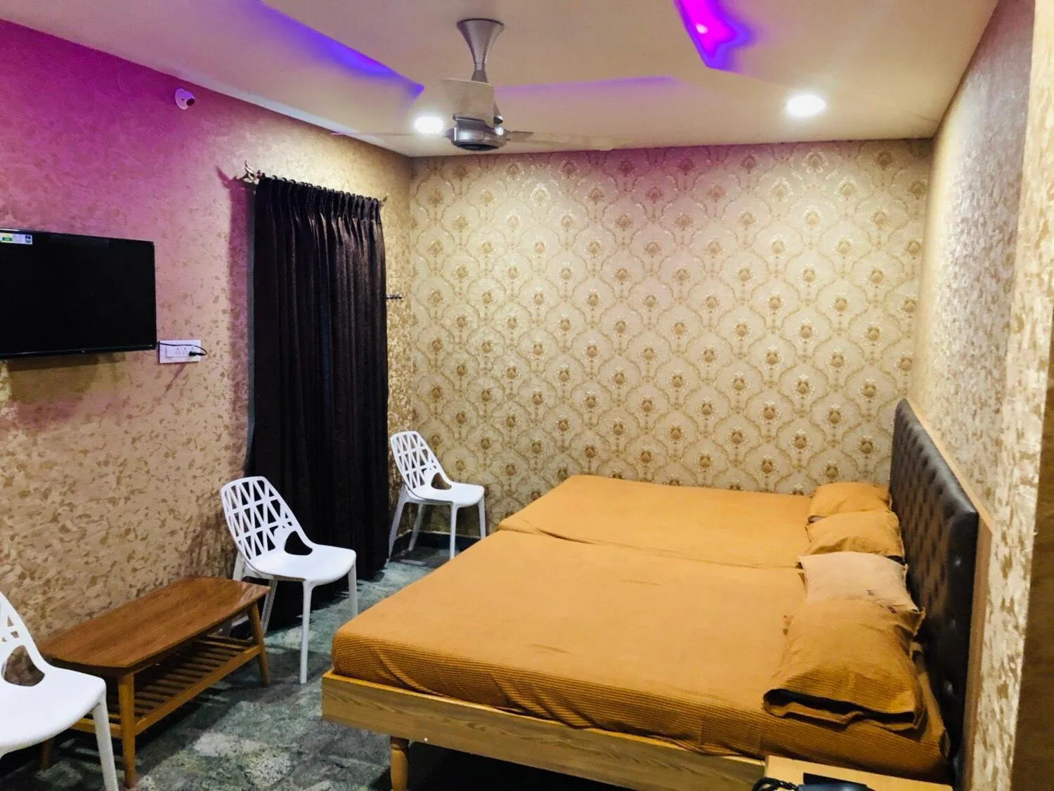 Bed in C M HOTEL NEW