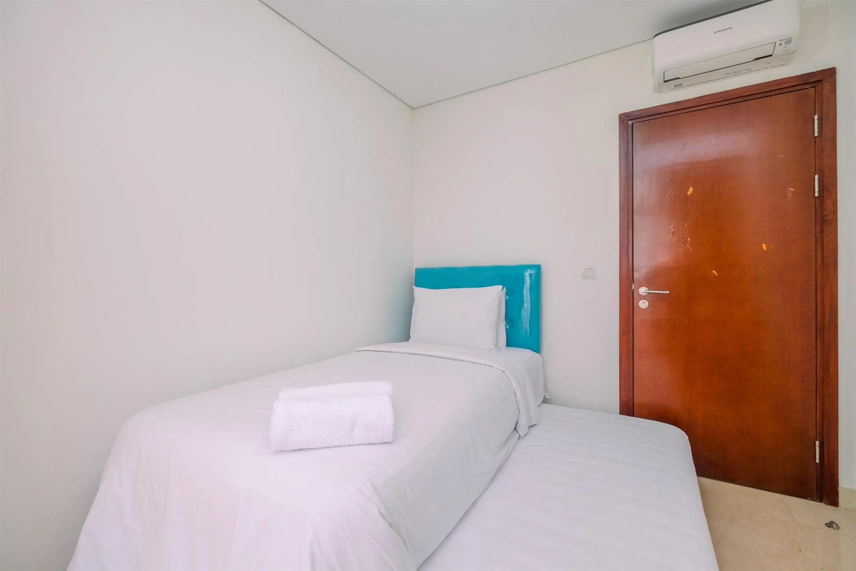 Brand New 2BR L'Avenue Apartment By Travelio