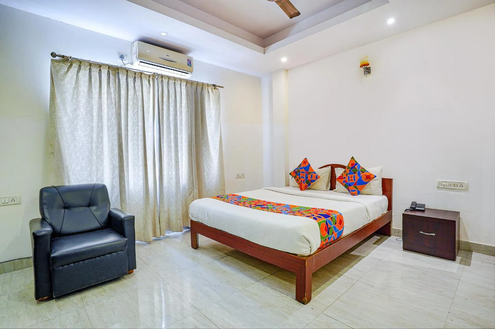 Bed in Via Shreyas Inn