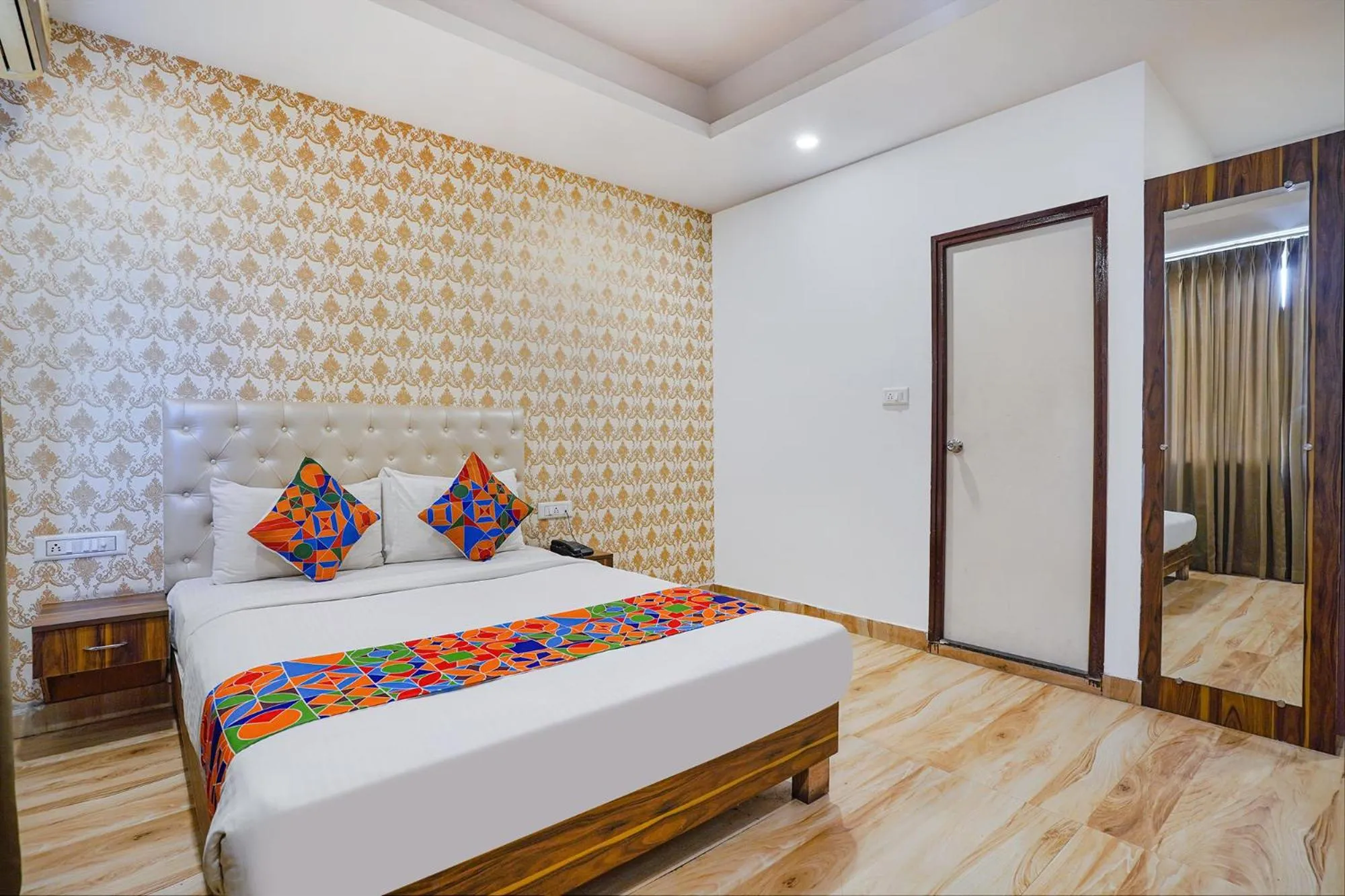 Bed in Via Shreyas Inn