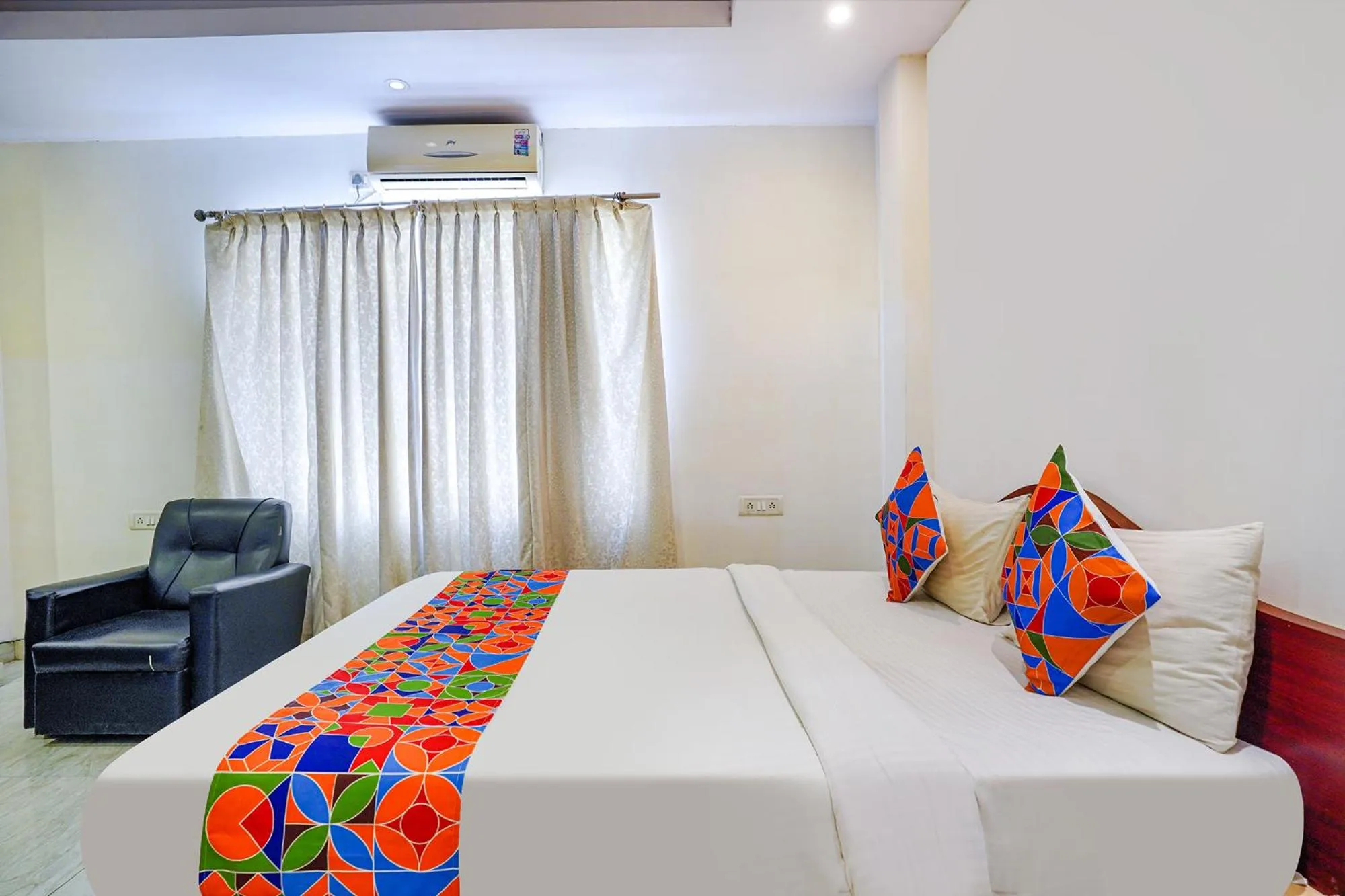 Bed in Via Shreyas Inn