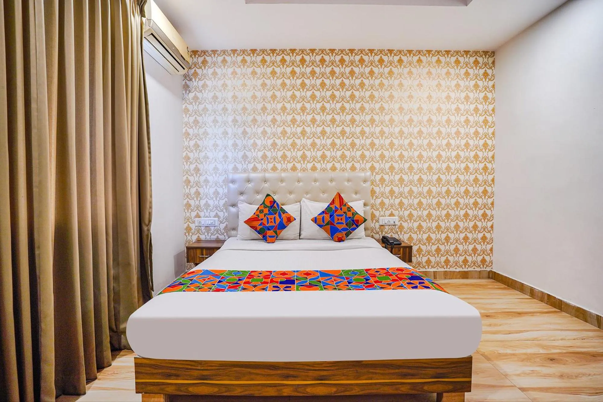 Bed in Via Shreyas Inn