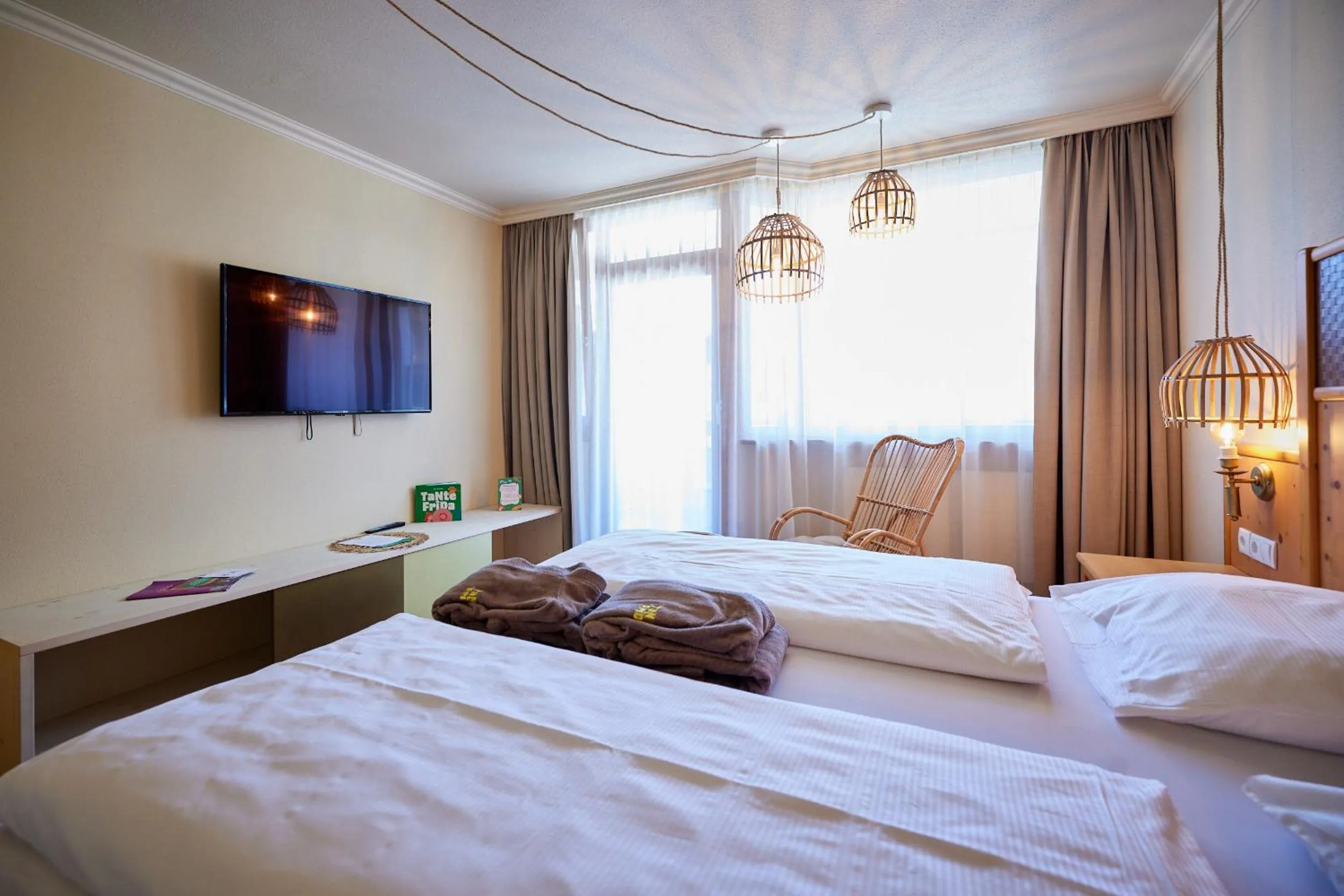 Photo of the whole room, Bed in EdeR FriDa - Tuttiii KomPletti ALL inKlusiv