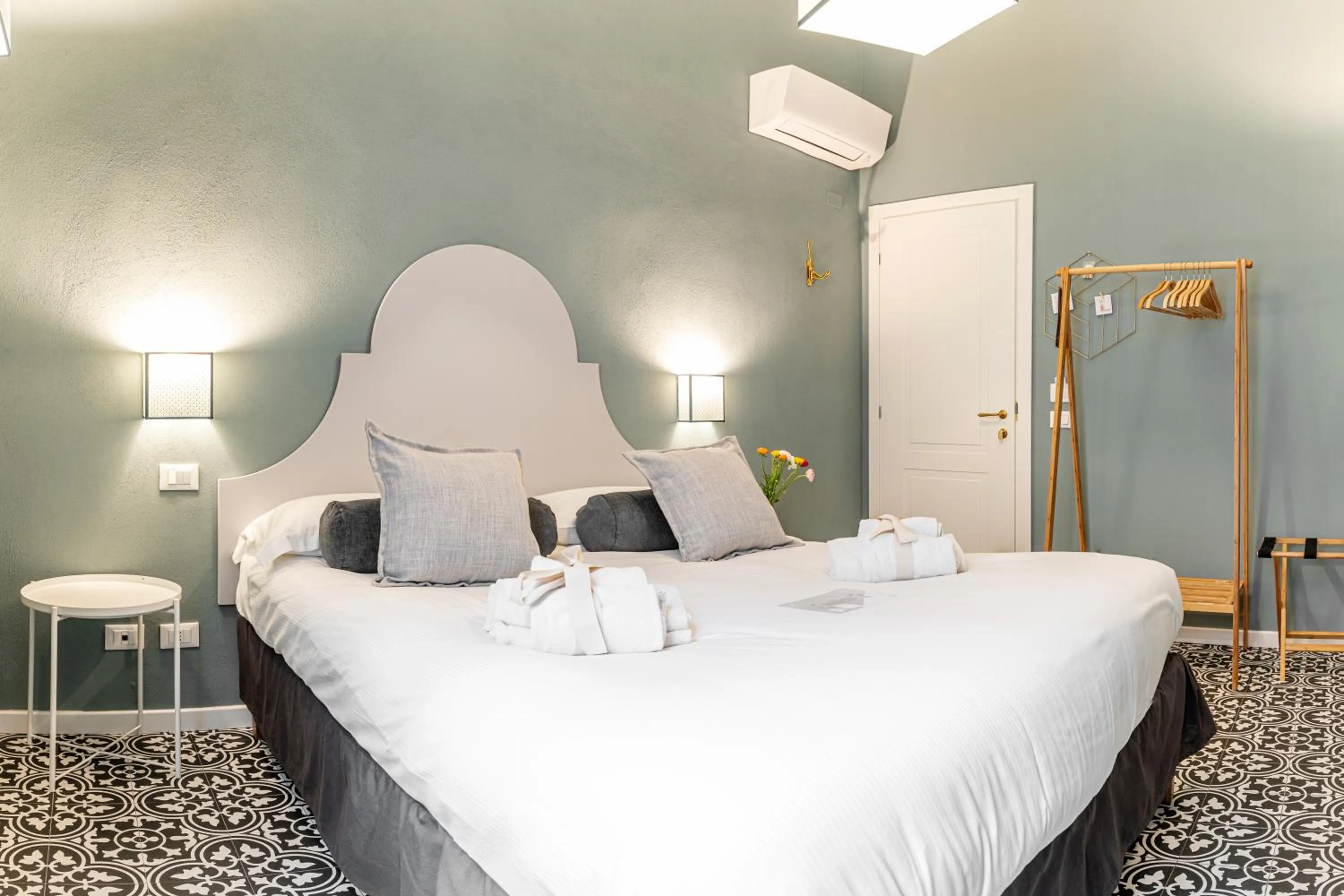 Photo of the whole room, Bed in La Lu cozy rooms 2