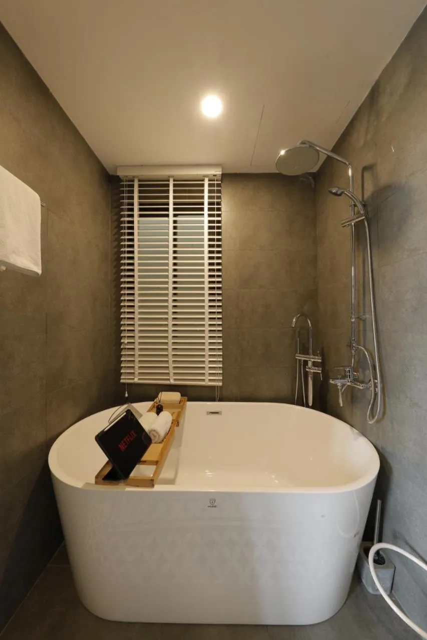 Bath in Mersey Central Hanoi Apart'Hotel