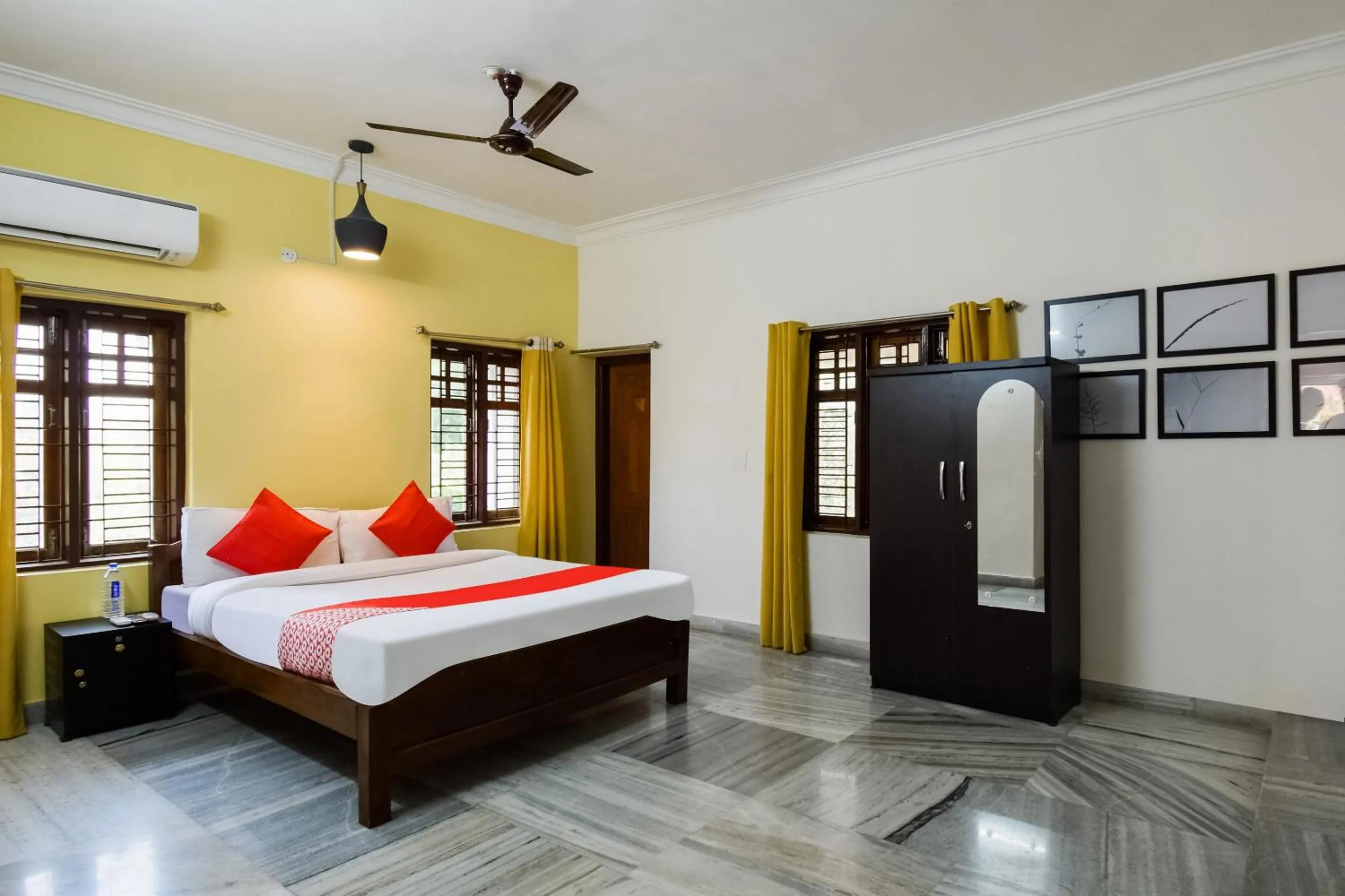 Bedroom, Bed in Hotel O Mks Inn