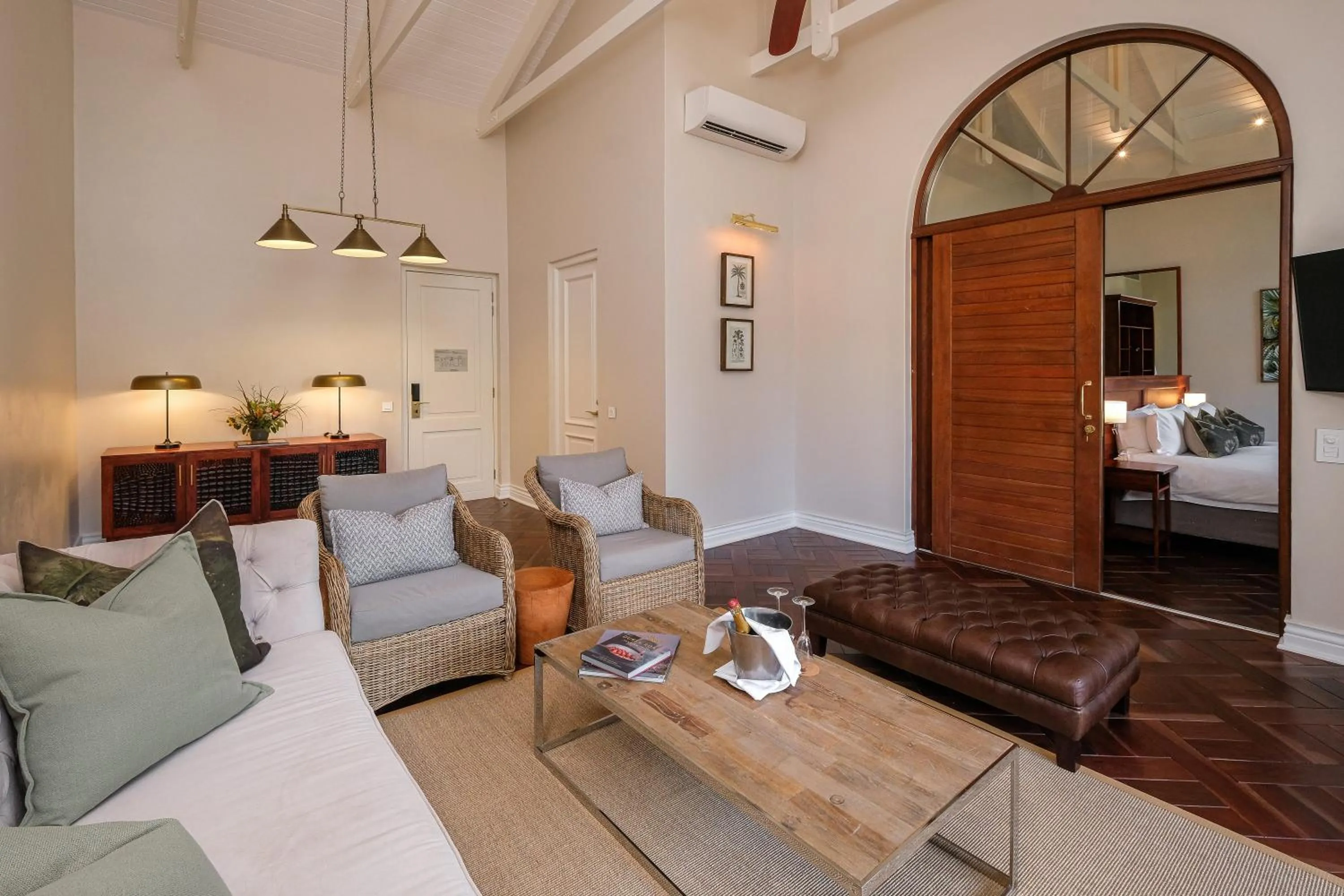 Living room in Palm River Hotel