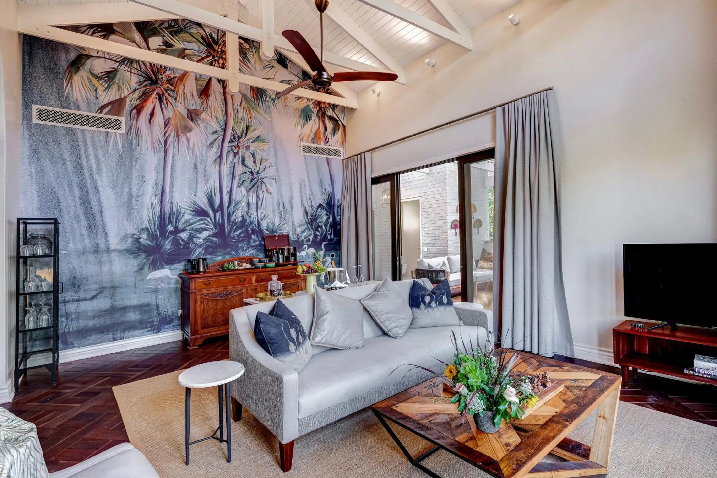 Lounge or bar in Palm River Hotel