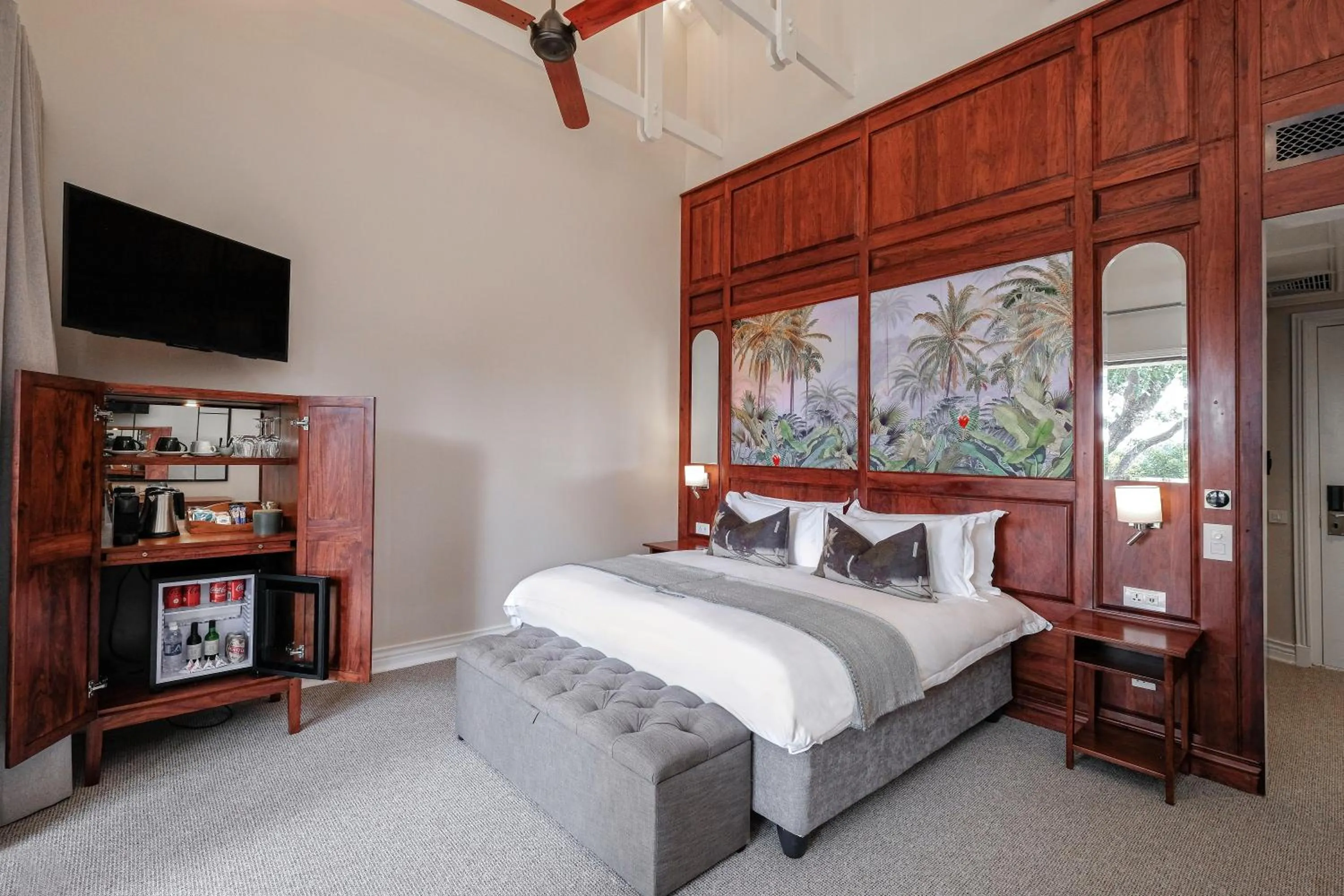 Bedroom, Bed in Palm River Hotel