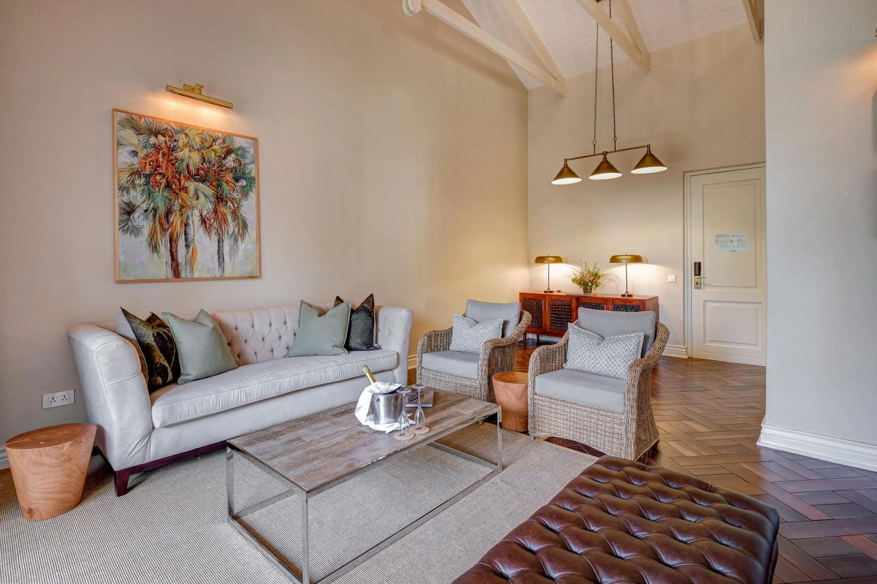 Living room in Palm River Hotel