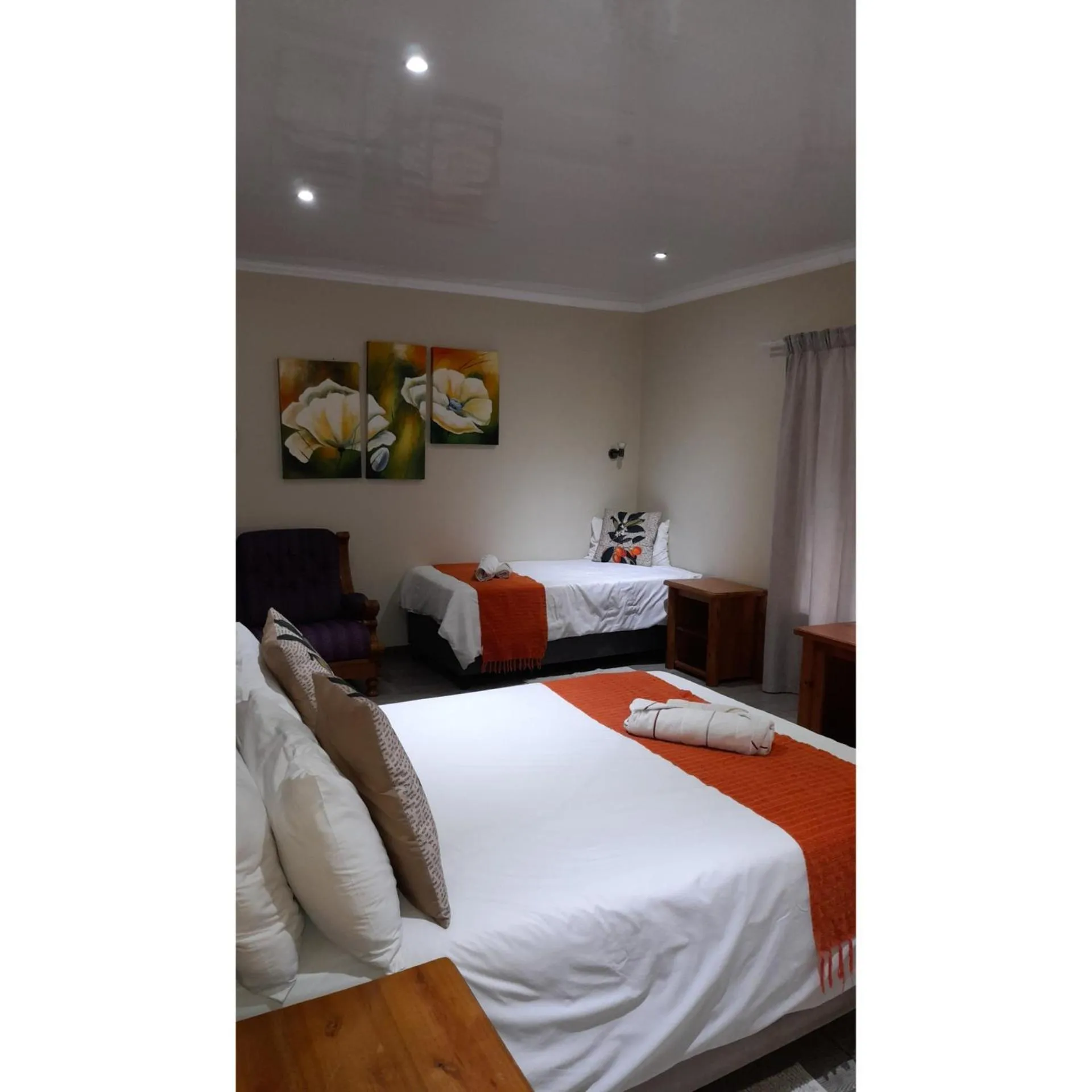 Bedroom, Bed in Palms Lodge