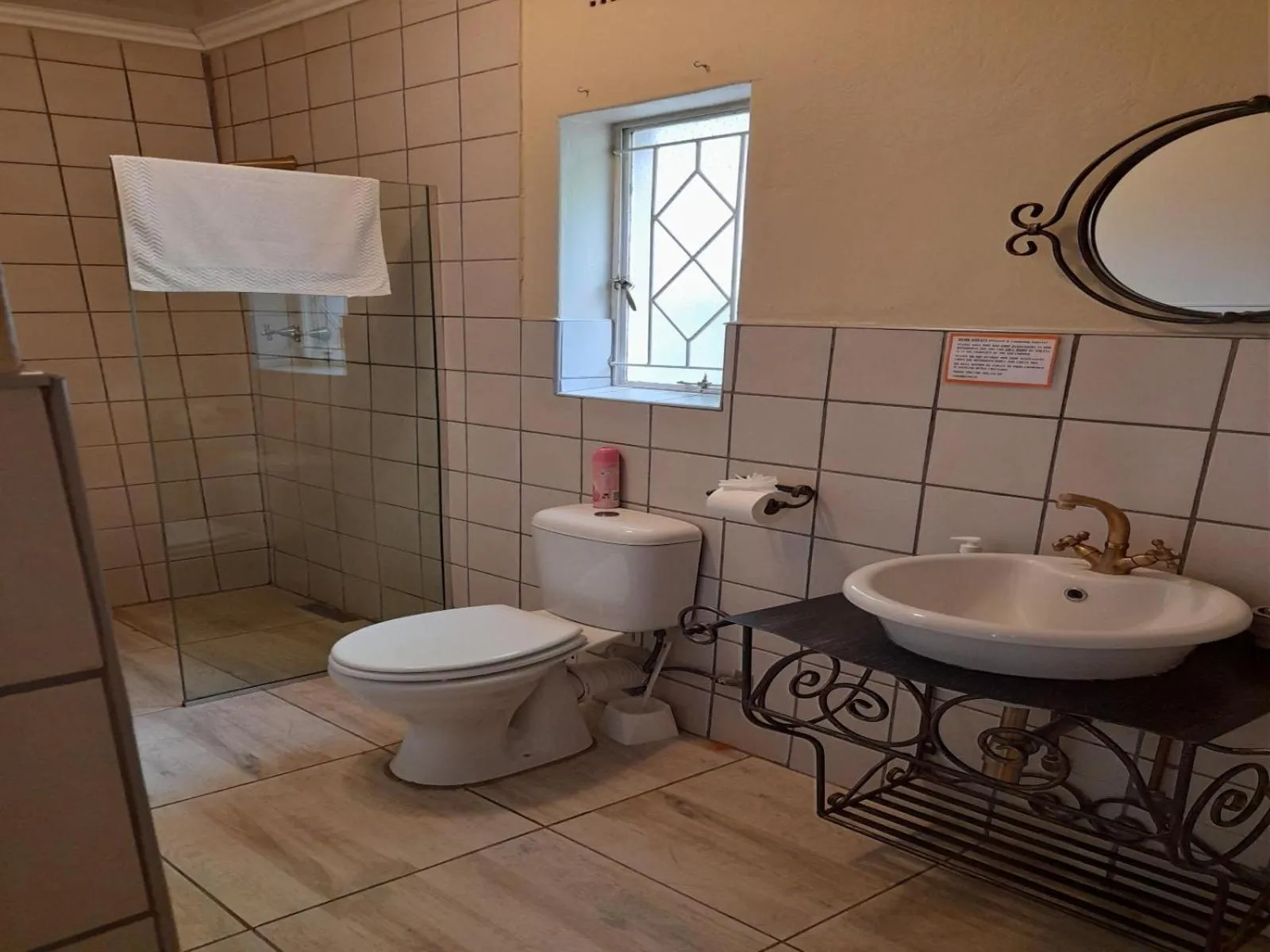 Bathroom in Palms Lodge