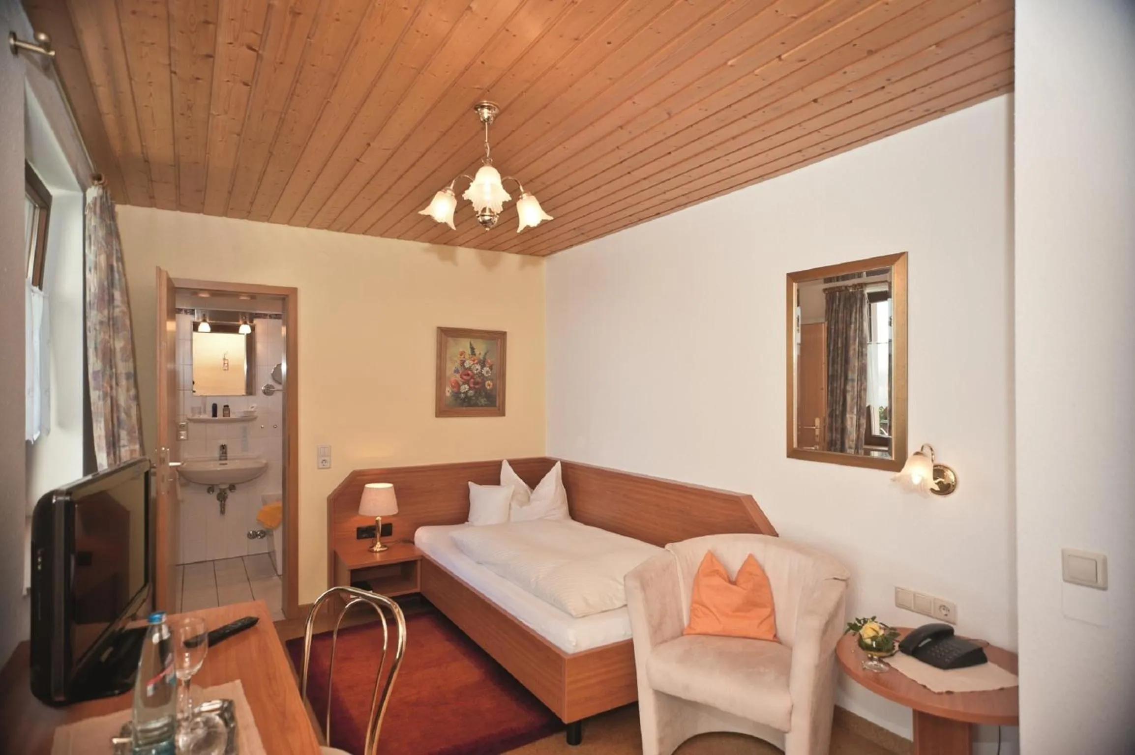 Photo of the whole room, Bed in Hotel Landgasthof Kranz