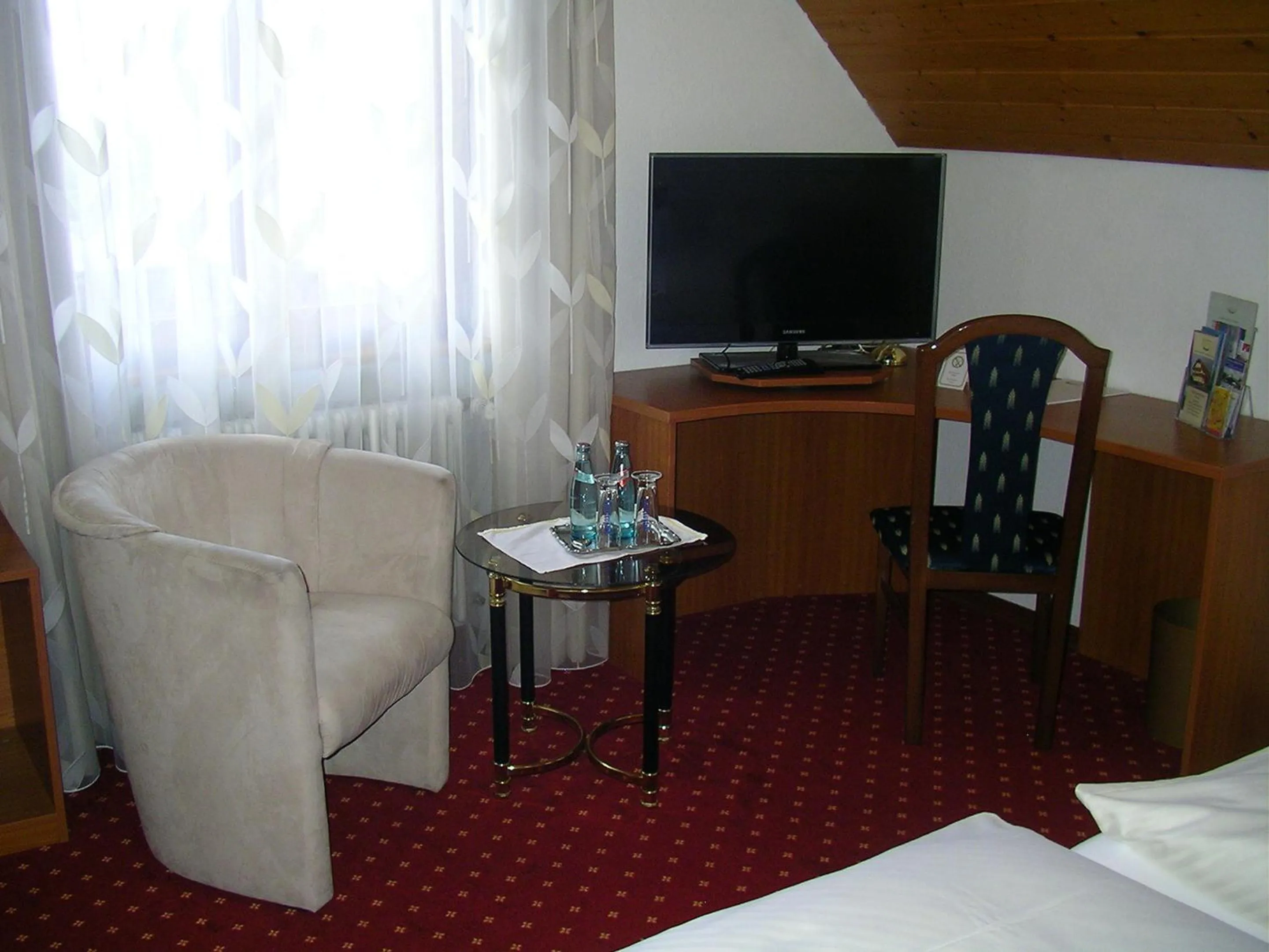 Seating area, Bed in Hotel Landgasthof Kranz