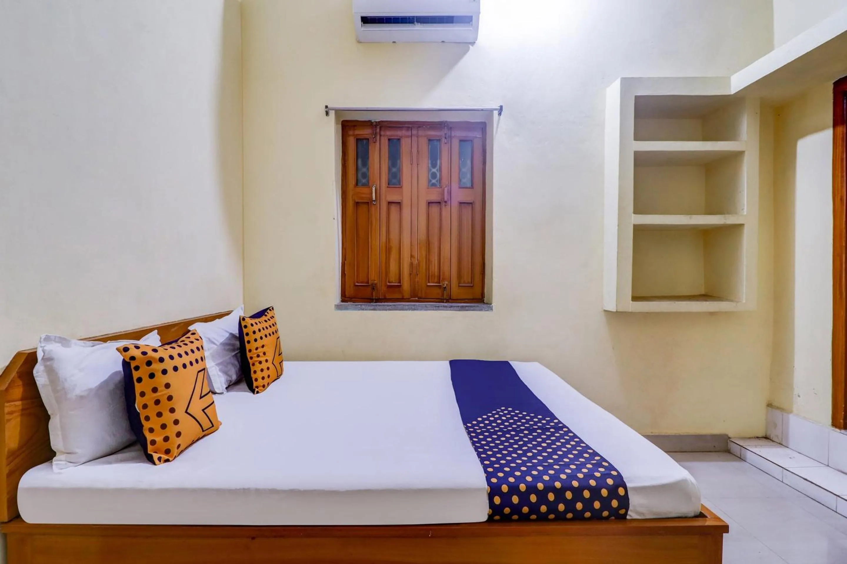 Bedroom in Hotel O Shivaye Rest House