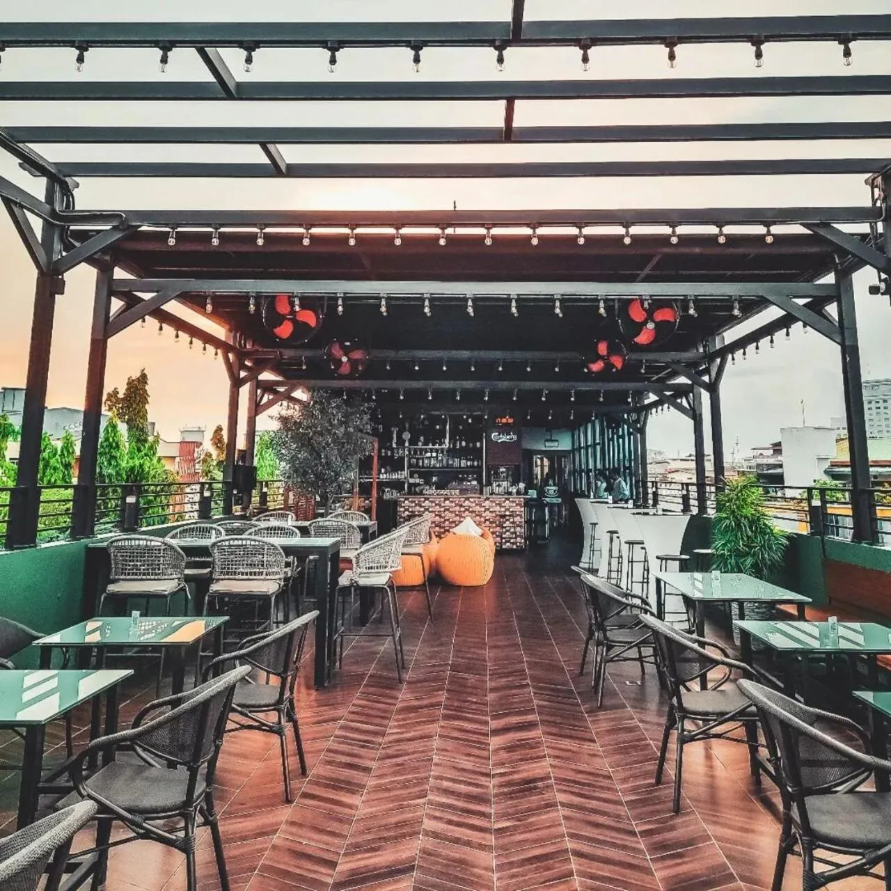 Restaurant/places to eat in BATAM 1 HOTEL