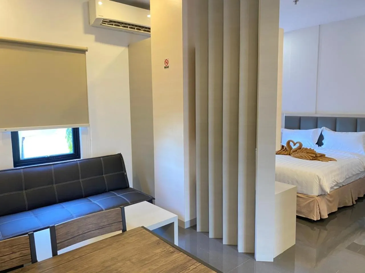 Living room, Bed in BATAM 1 HOTEL