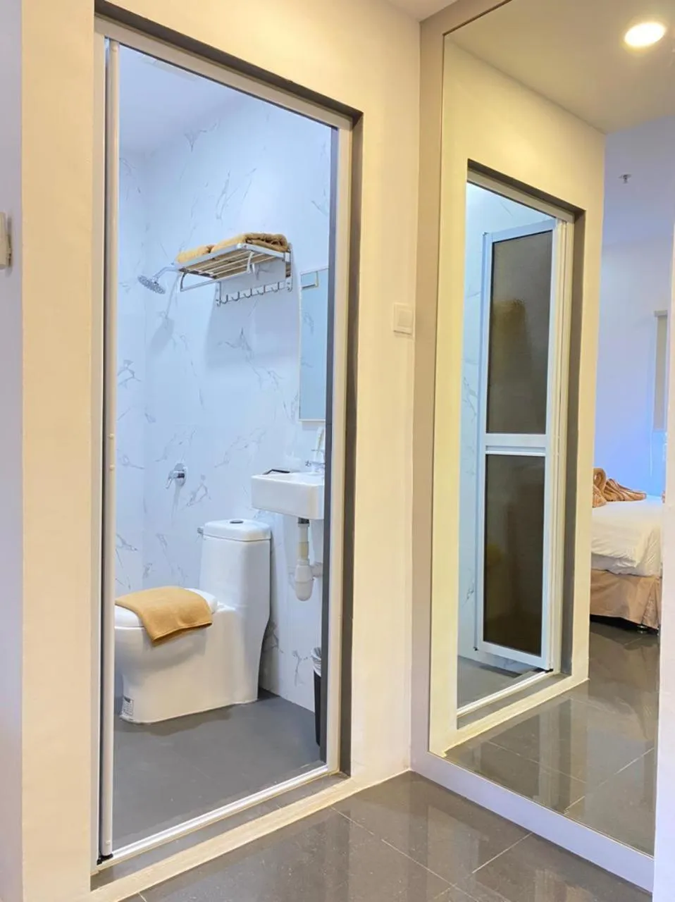 Bathroom, Bed in BATAM 1 HOTEL