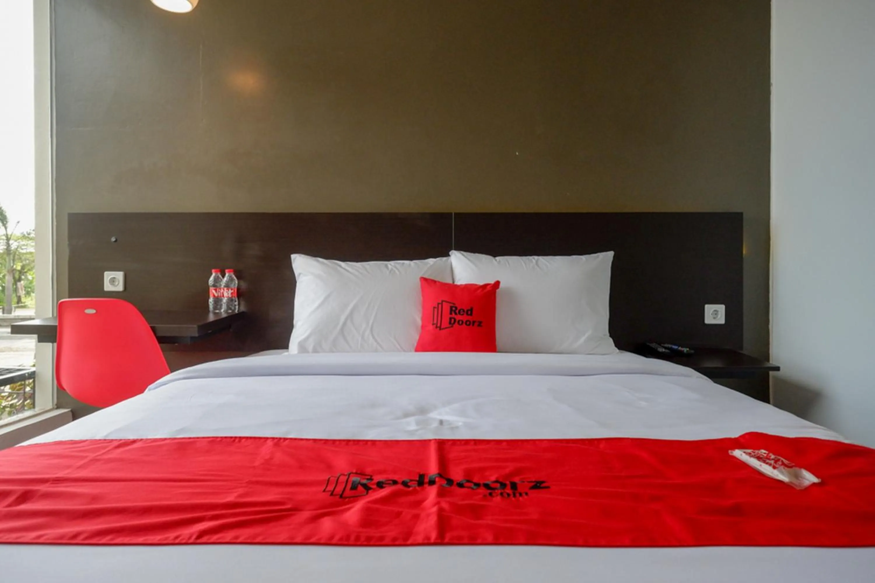 Bedroom, Bed in RedDoorz Plus near Solo Baru