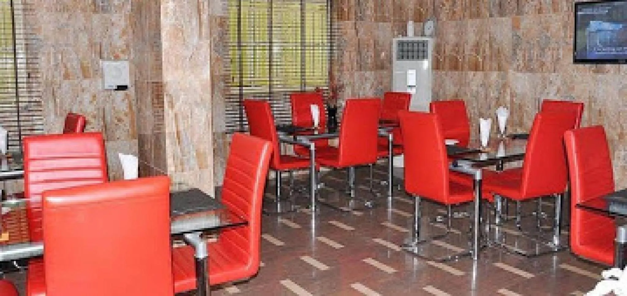 Restaurant/places to eat in Royal View Hotel and Suites - Standard