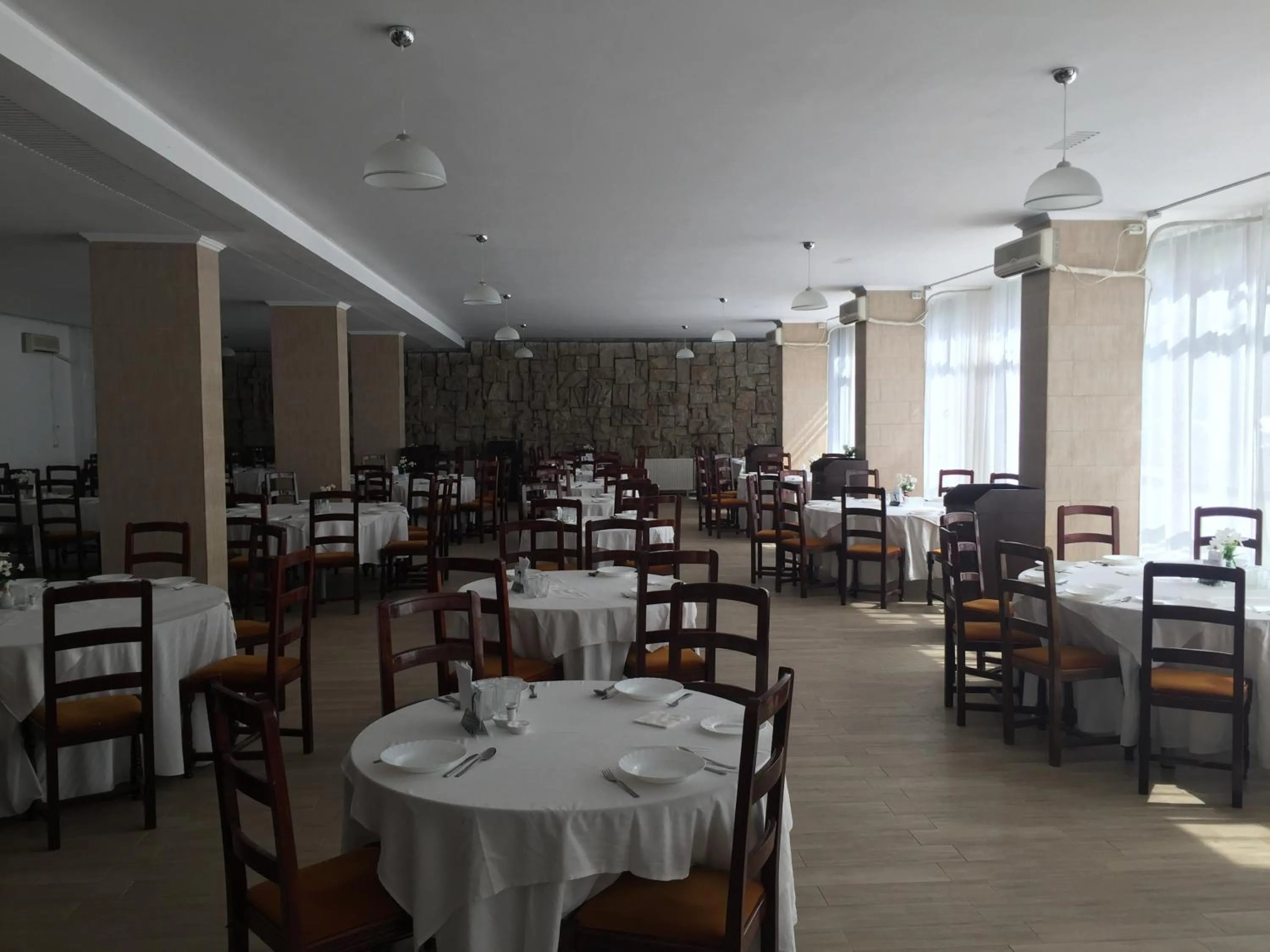 Restaurant/places to eat in Hotel Lebăda
