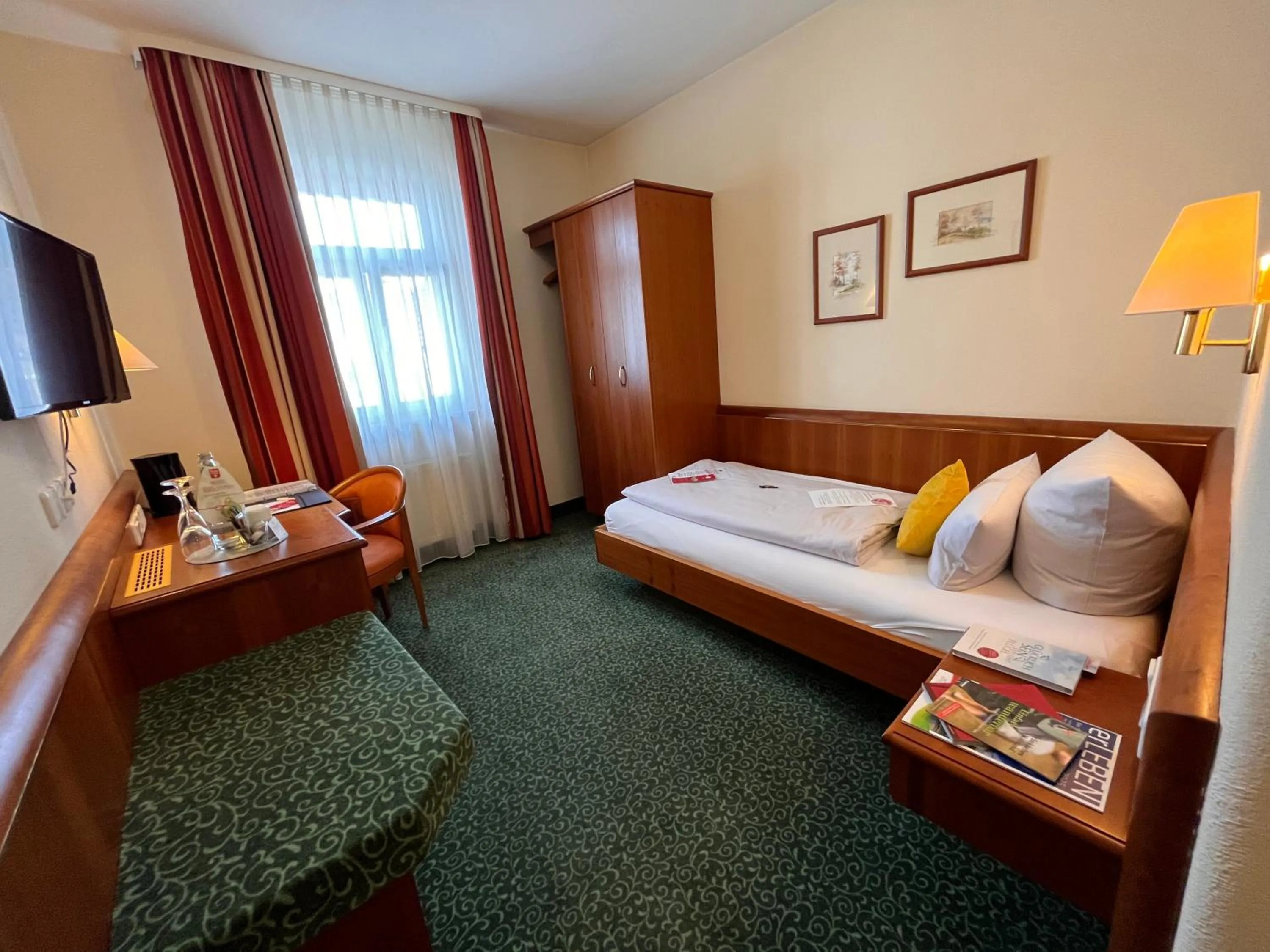 Bed in Hotel Weisses Lamm