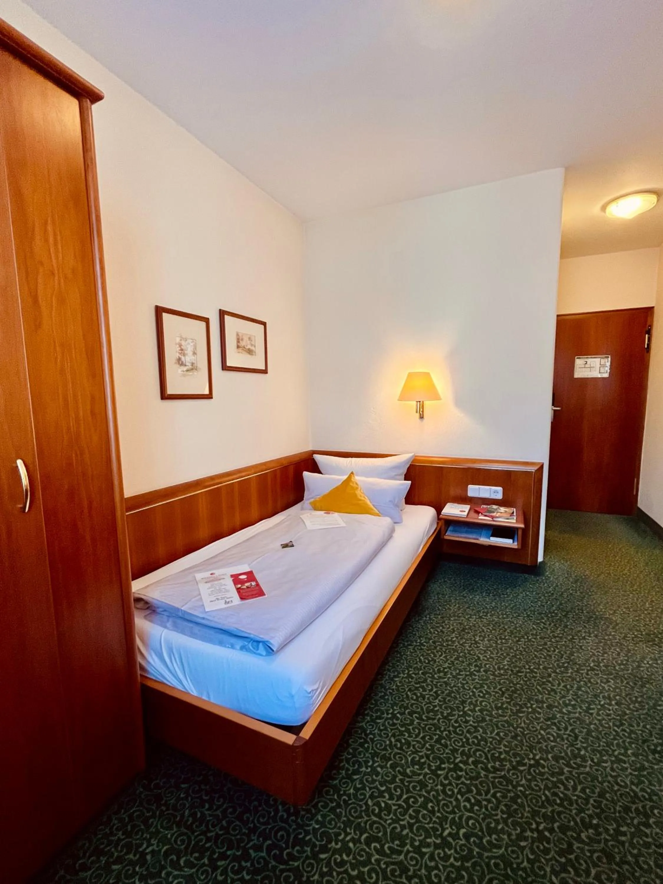 Bed in Hotel Weisses Lamm