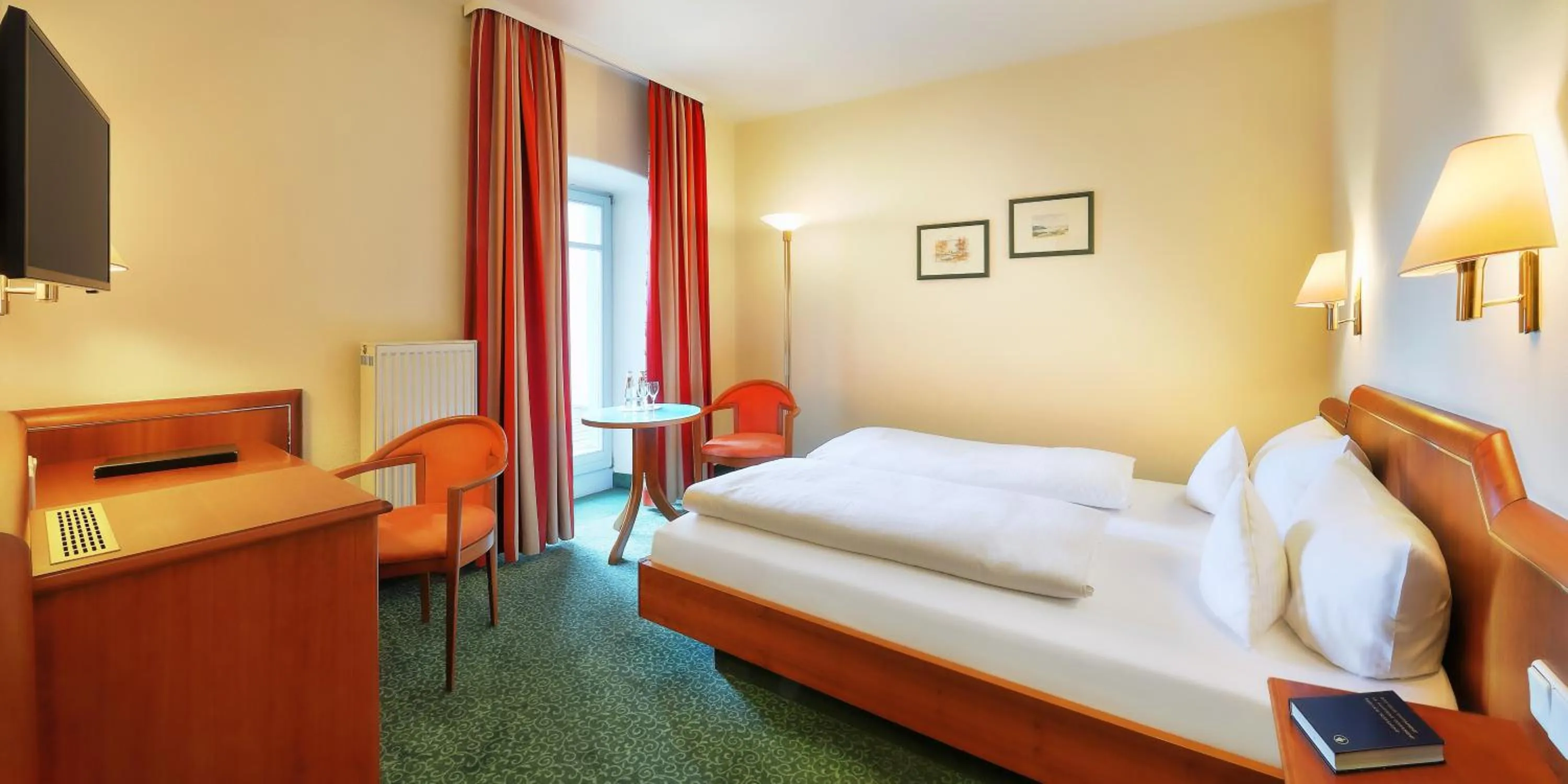 Bed in Hotel Weisses Lamm