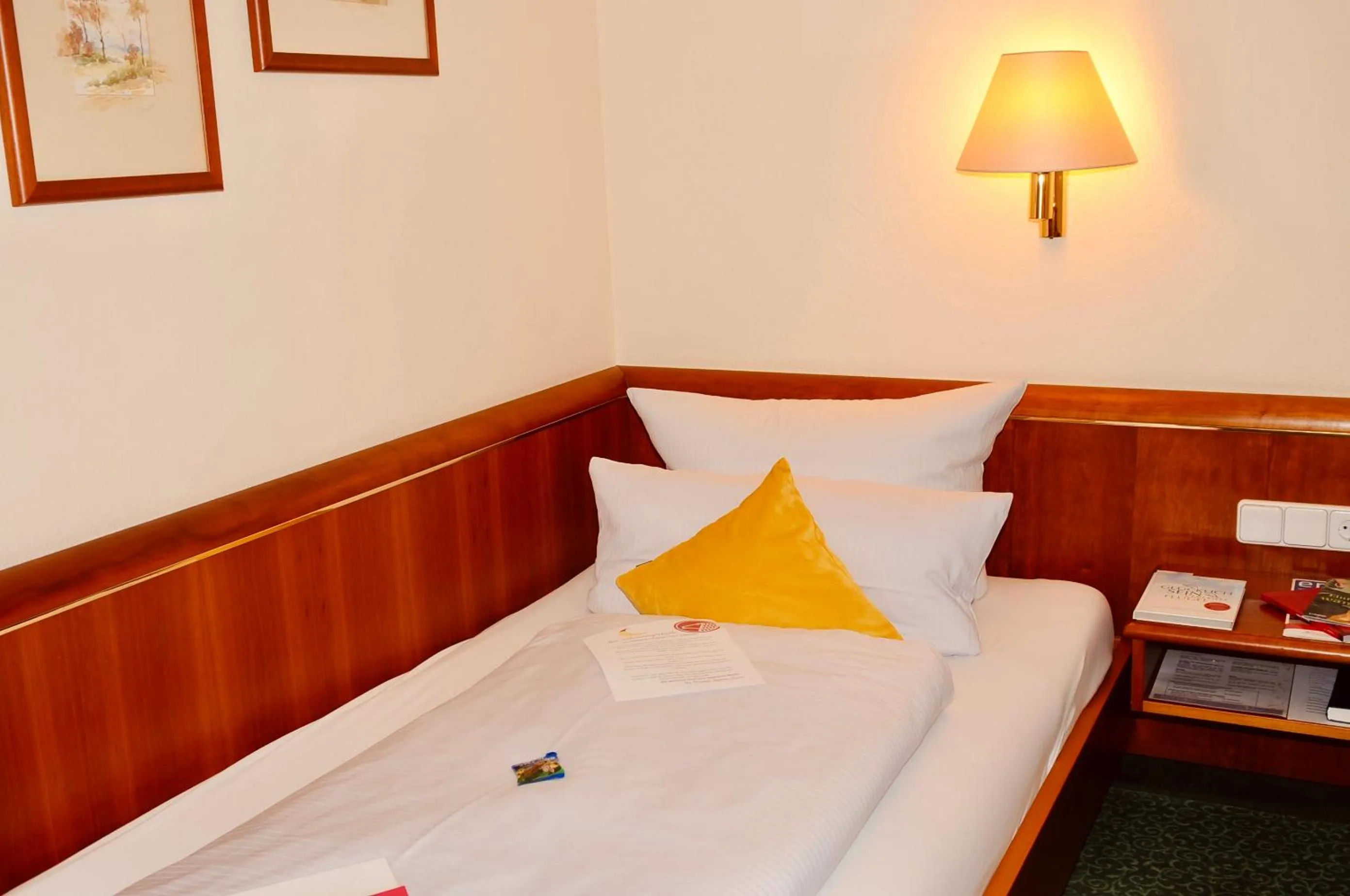 Bed in Hotel Weisses Lamm