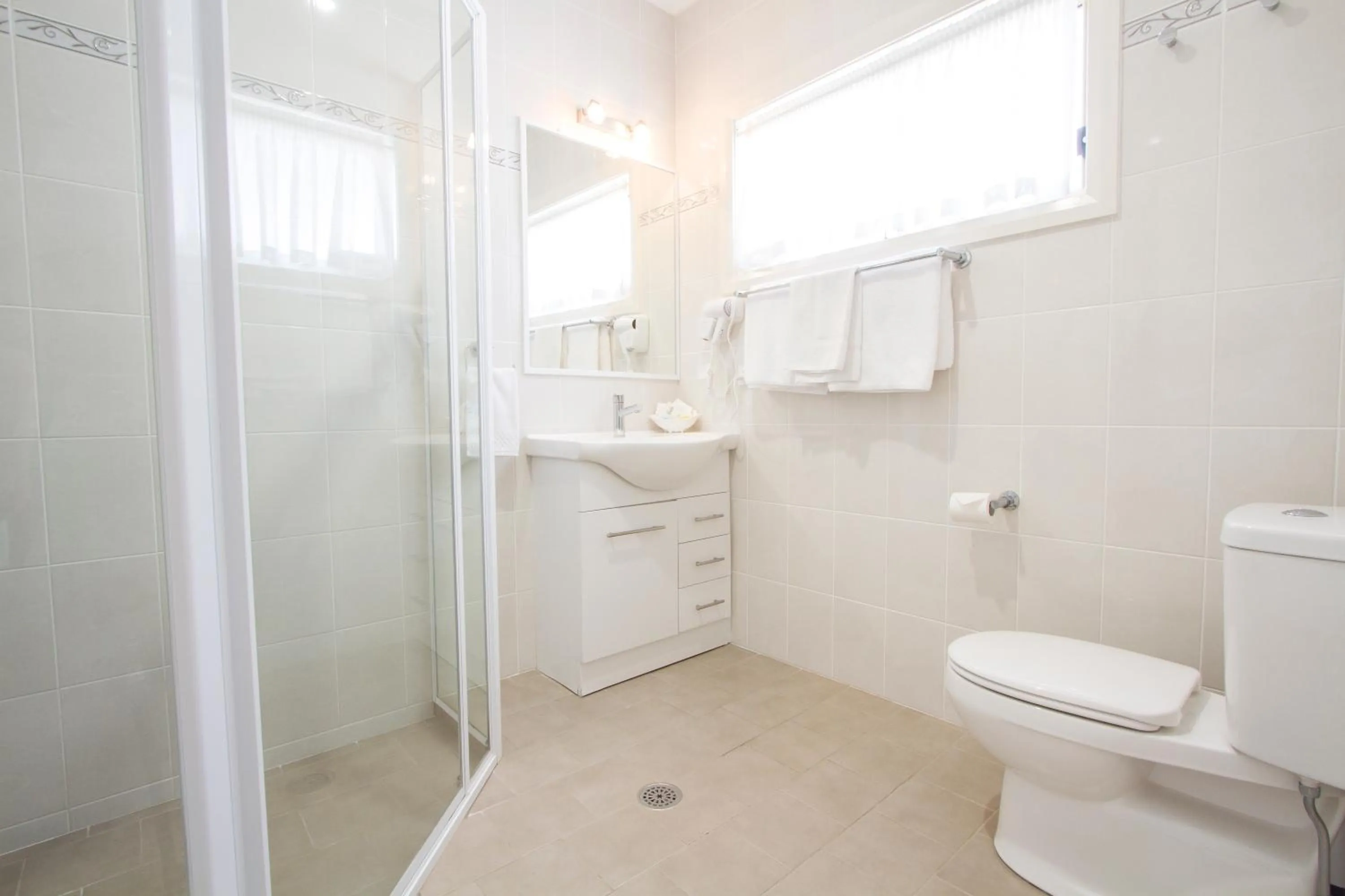 Bathroom in Harvest Lodge Motel - Gunnedah