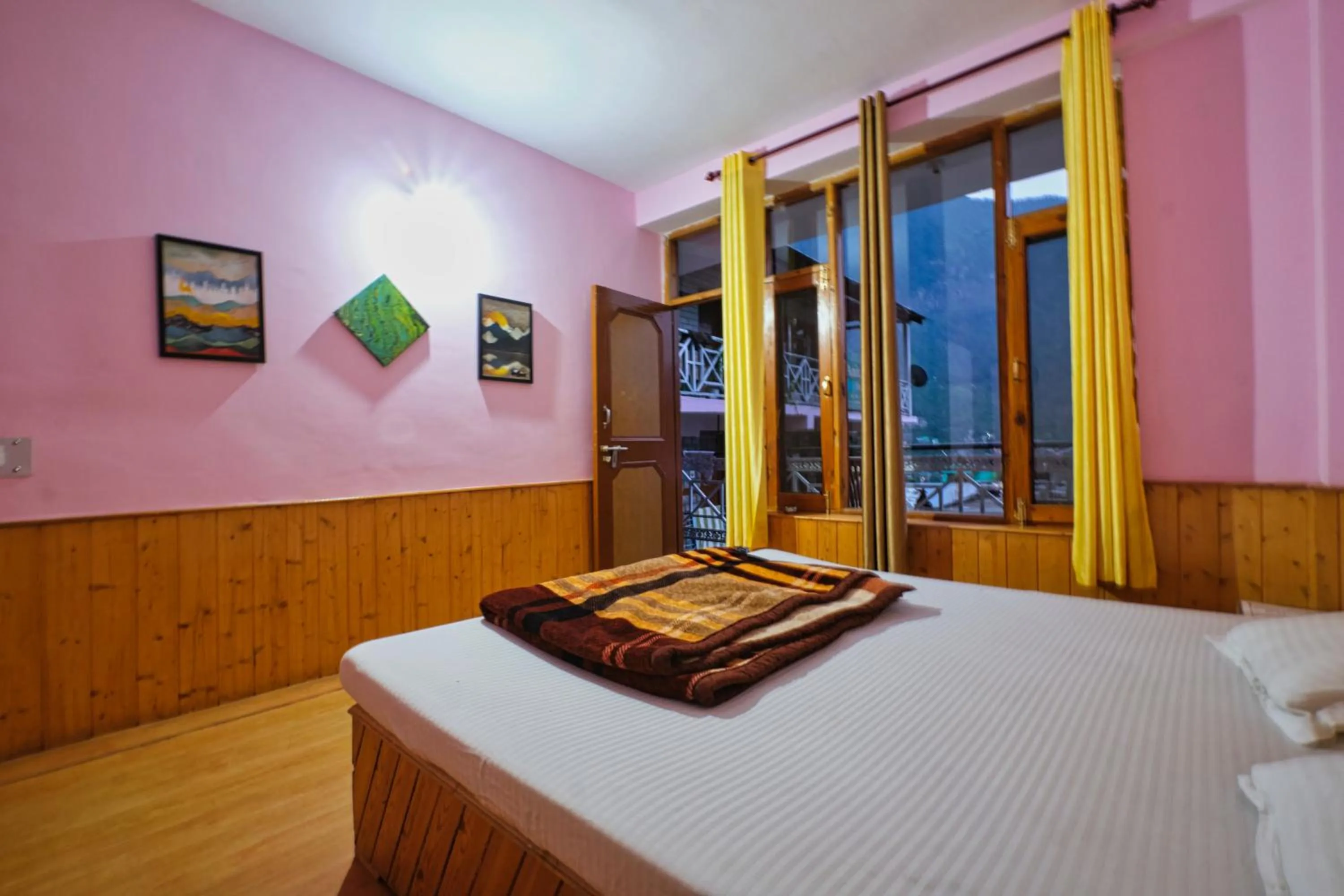 Bed in Voyageur Nest