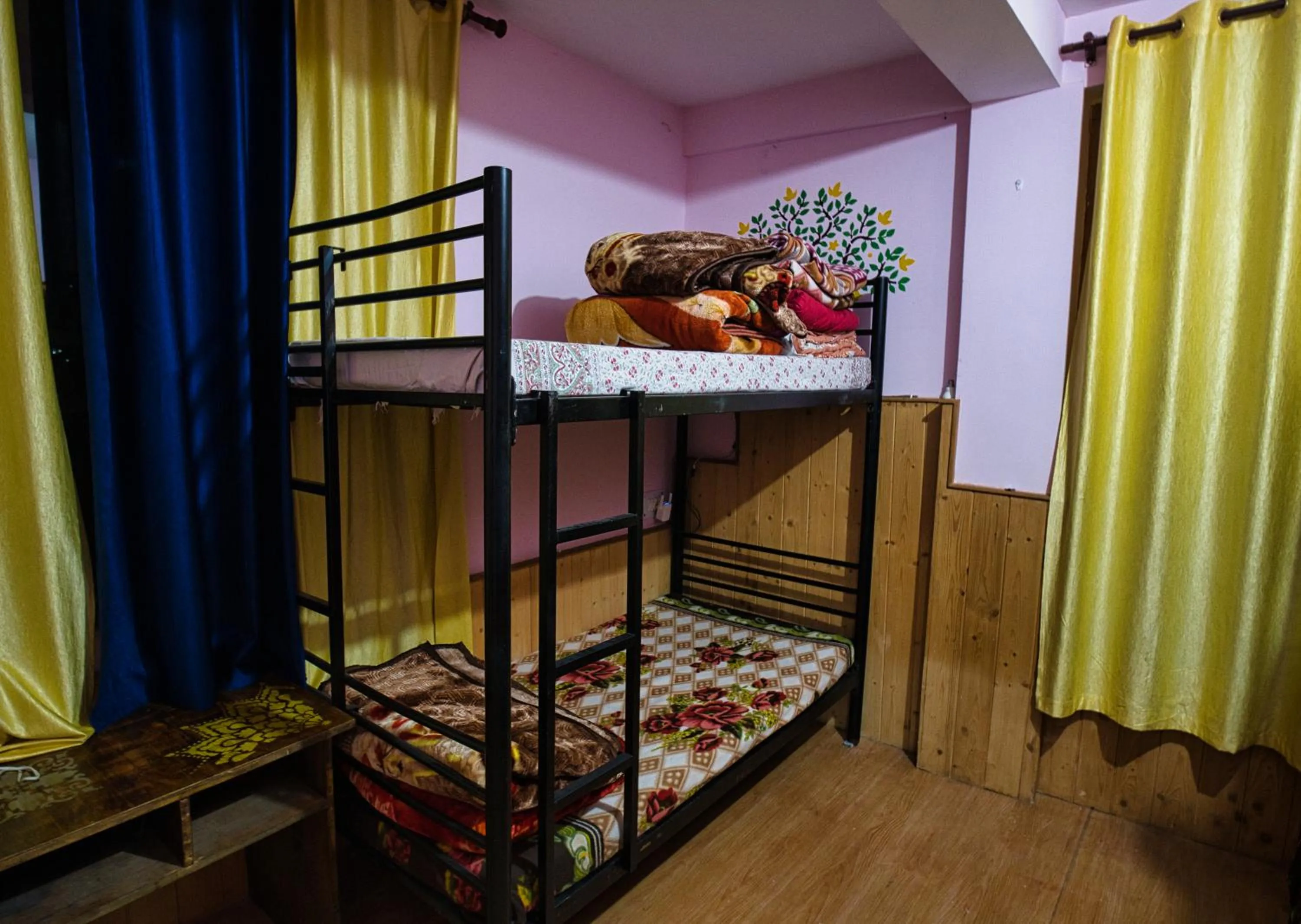 bunk bed, Bed in Voyageur Nest