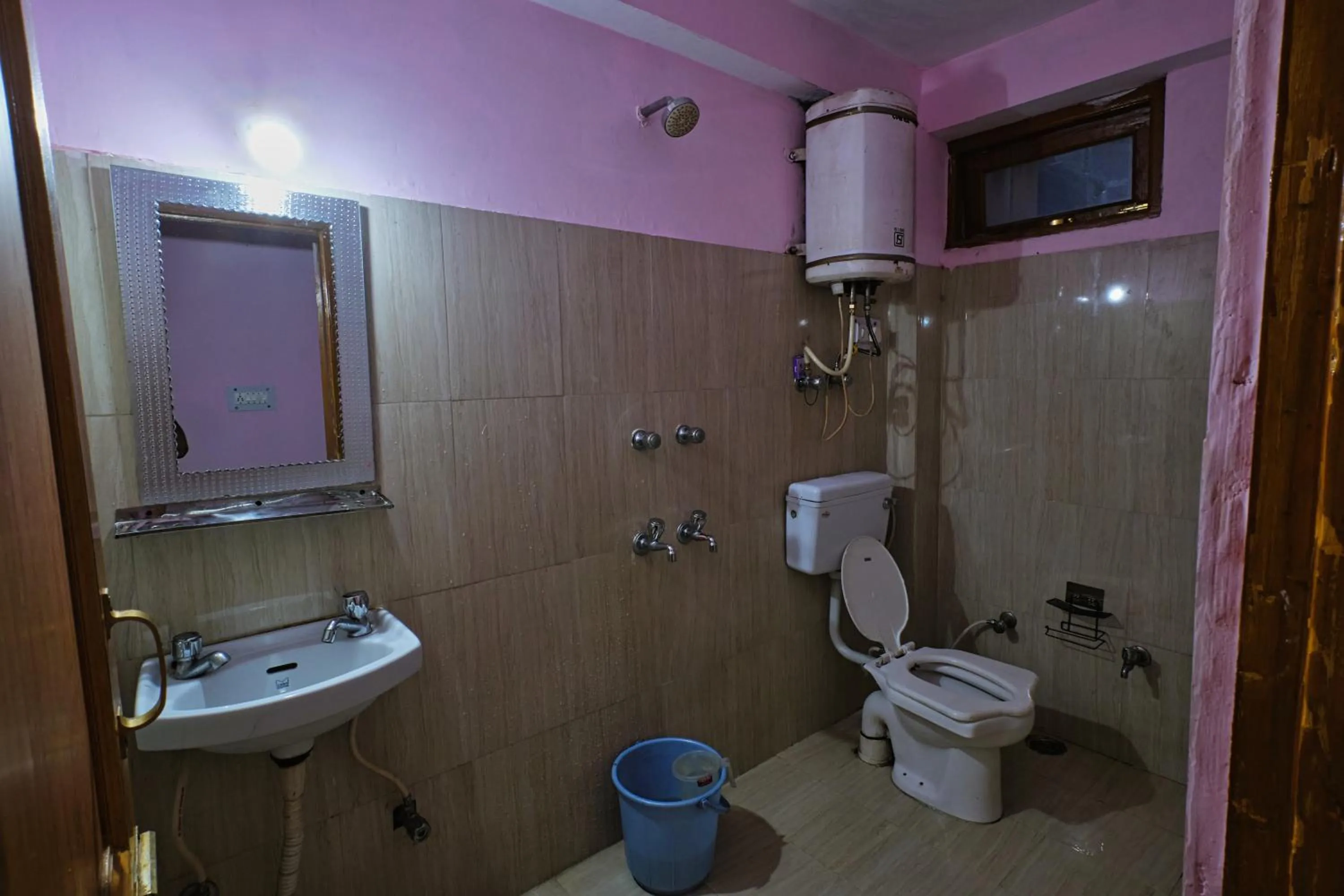 Bathroom in Voyageur Nest