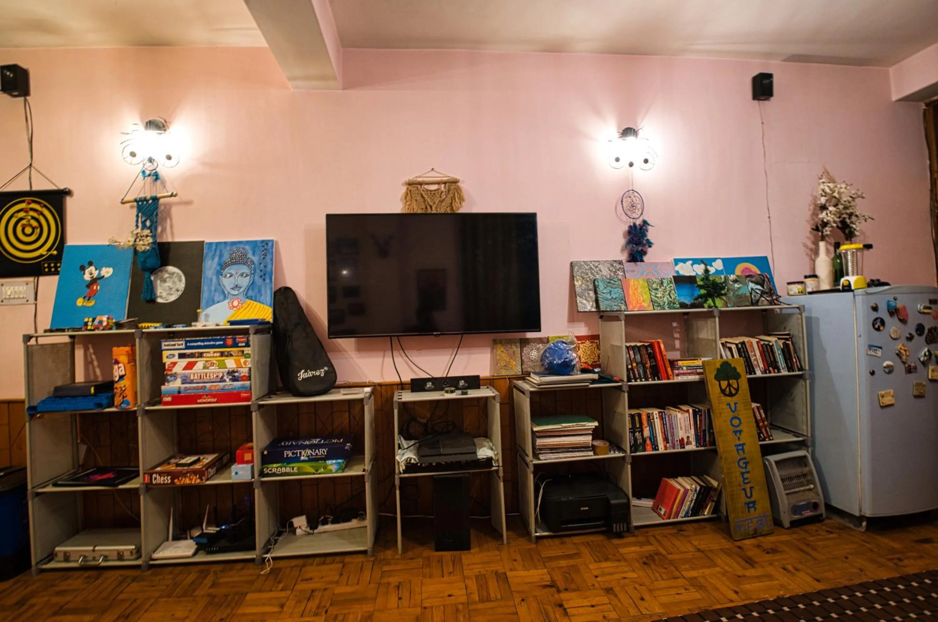 Communal lounge/ TV room in Voyageur Nest